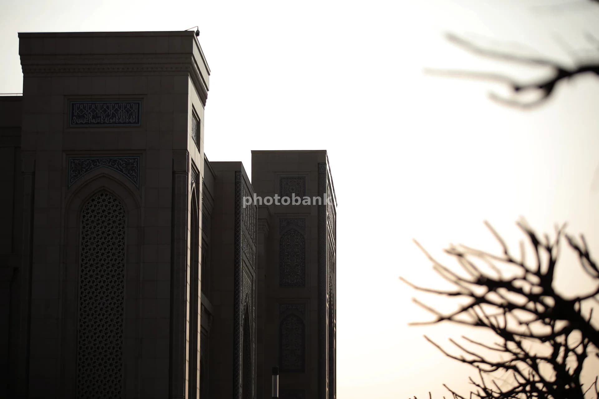 Quyosh botishidagi zamonaviy masjid arxitekturasi