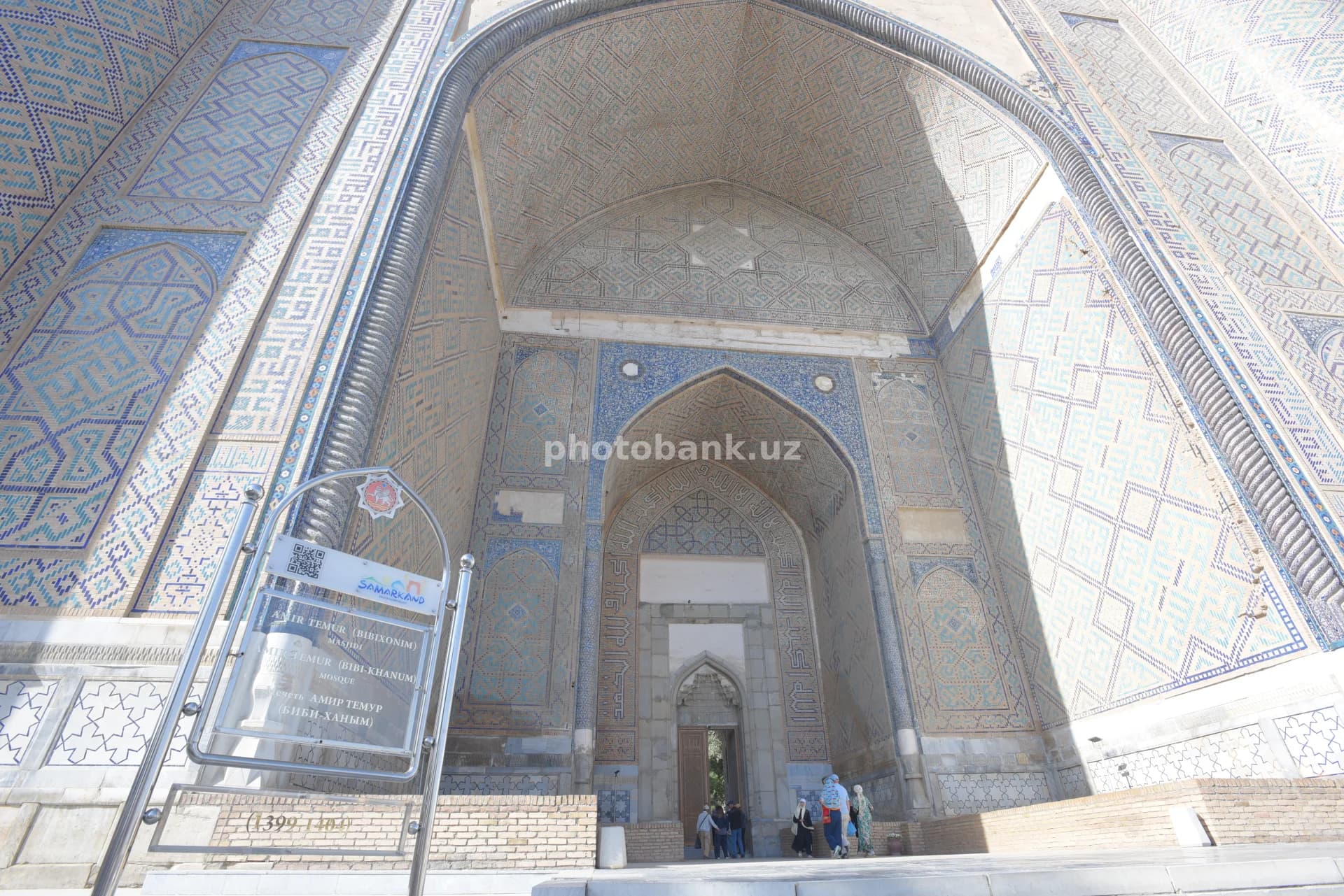 Samarqanddagi Bibixonim masjidiga kirish