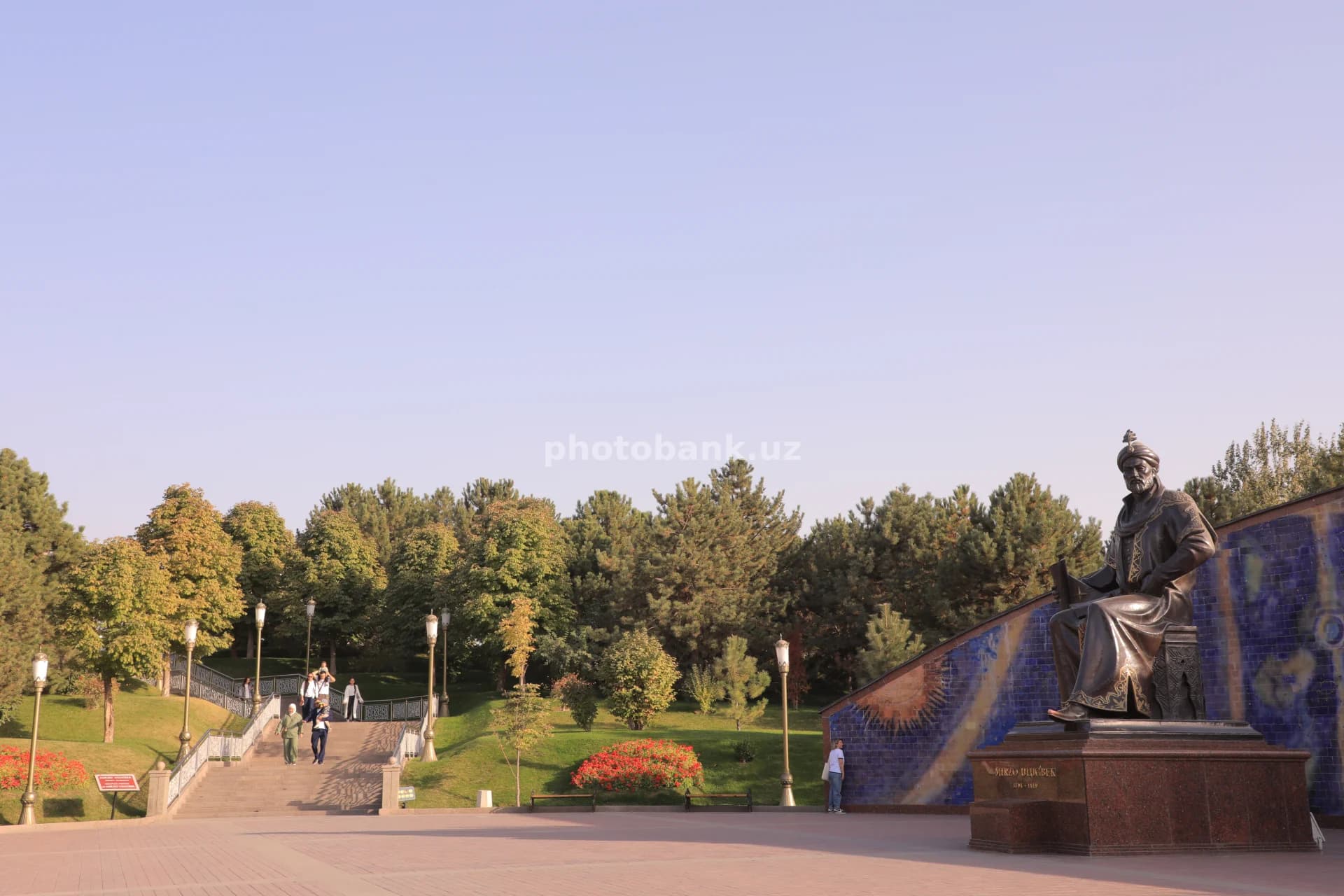 Toshkent shahridagi Mirzo Ulug‘bek haykali