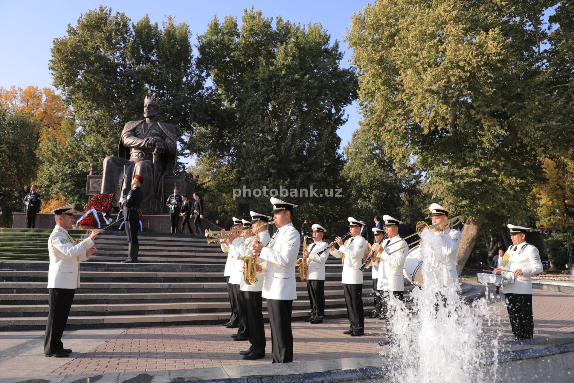 Amir Temur maydonida harbiy orkestr chiqish qildi
