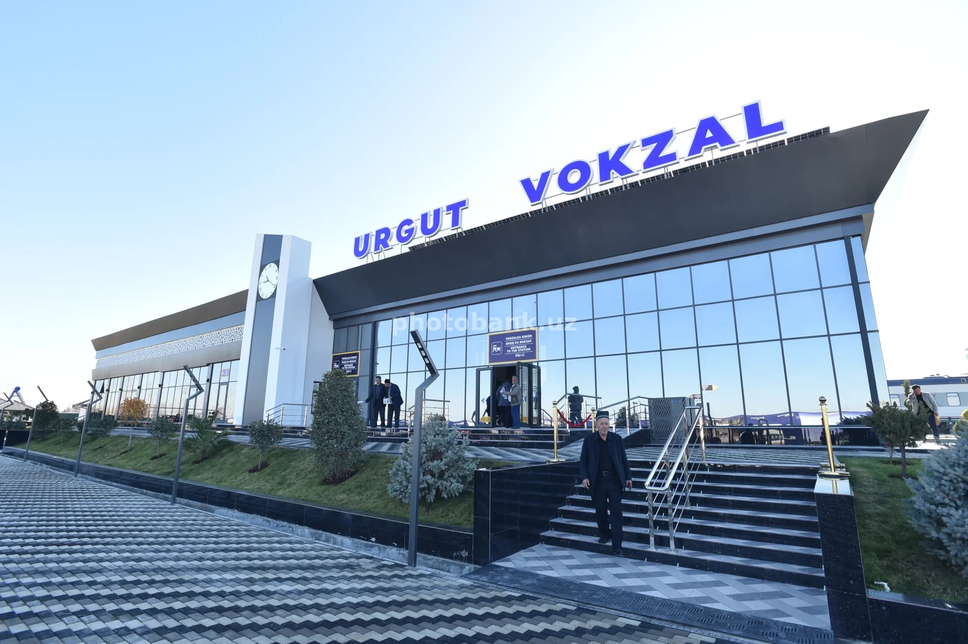 Urgut temir yo‘l vokzali binosining tashqi ko‘rinishi