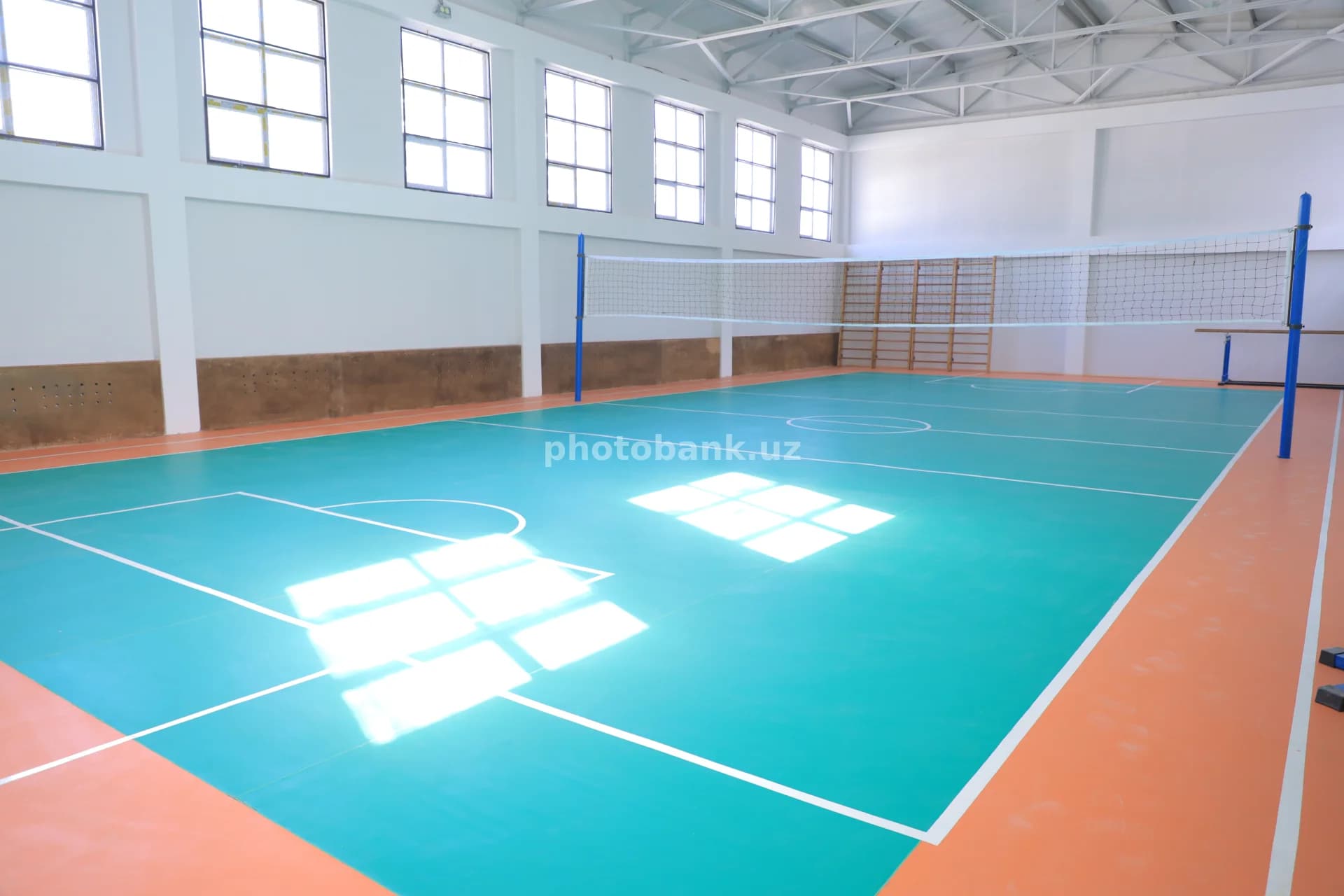 Zamonaviy yopiq sport zali