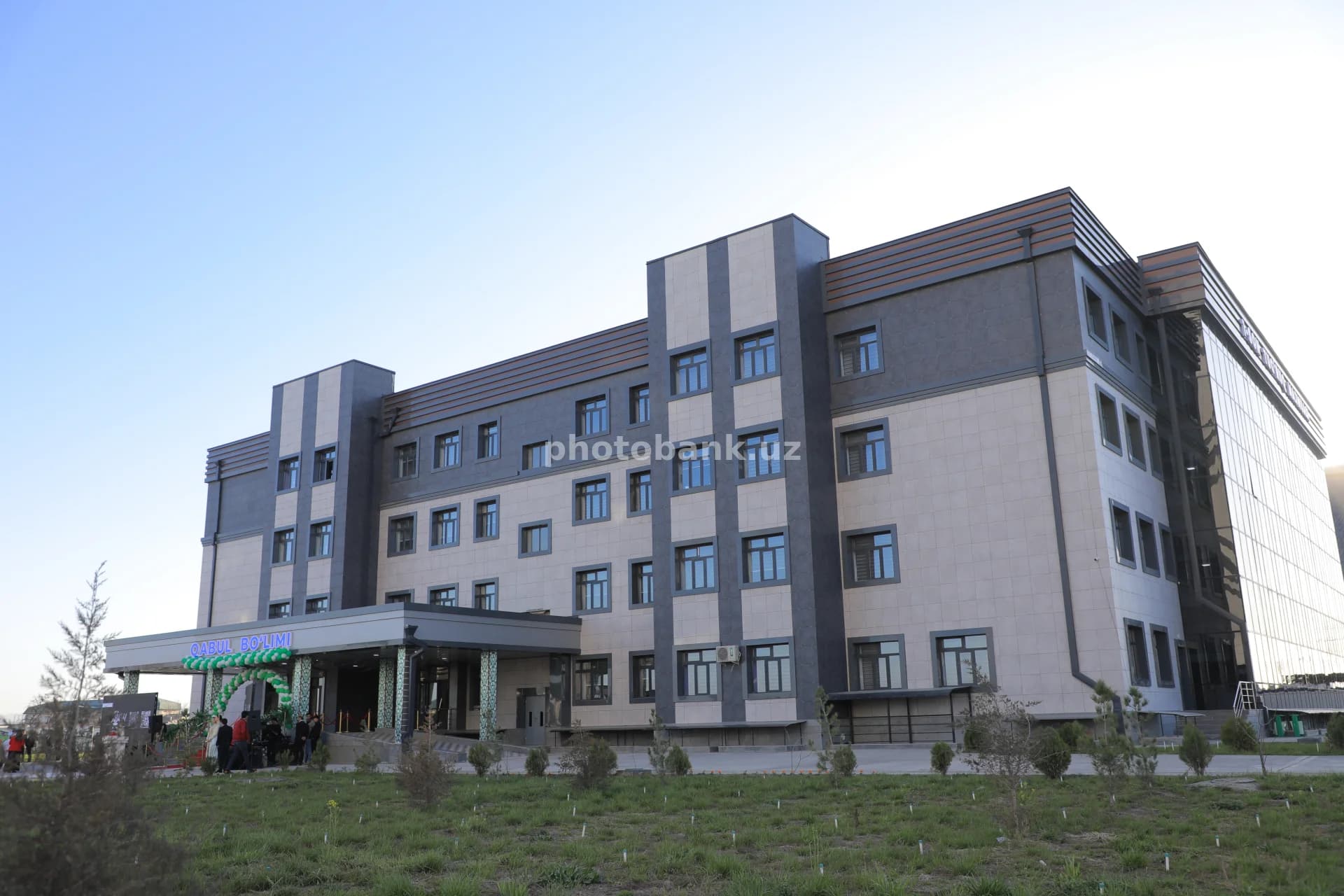 Zamonaviy kasalxona binosining tashqi ko‘rinishi