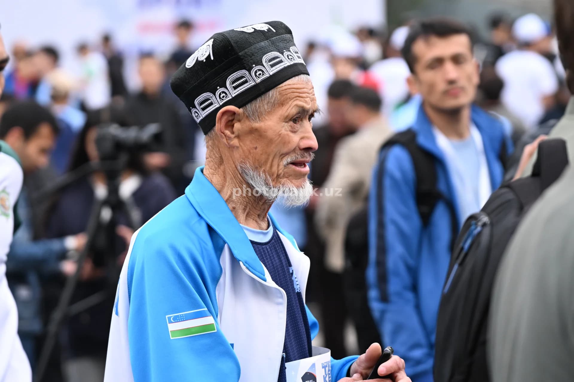 Keksa erkak ommaviy sport tadbirida