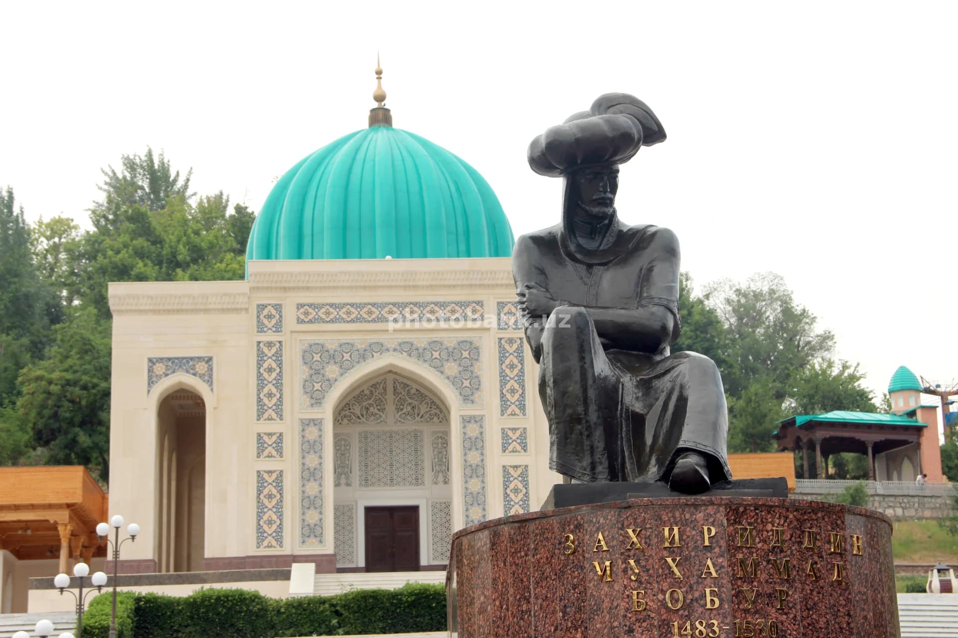 Zahiriddin Muhammad Bobur haykali