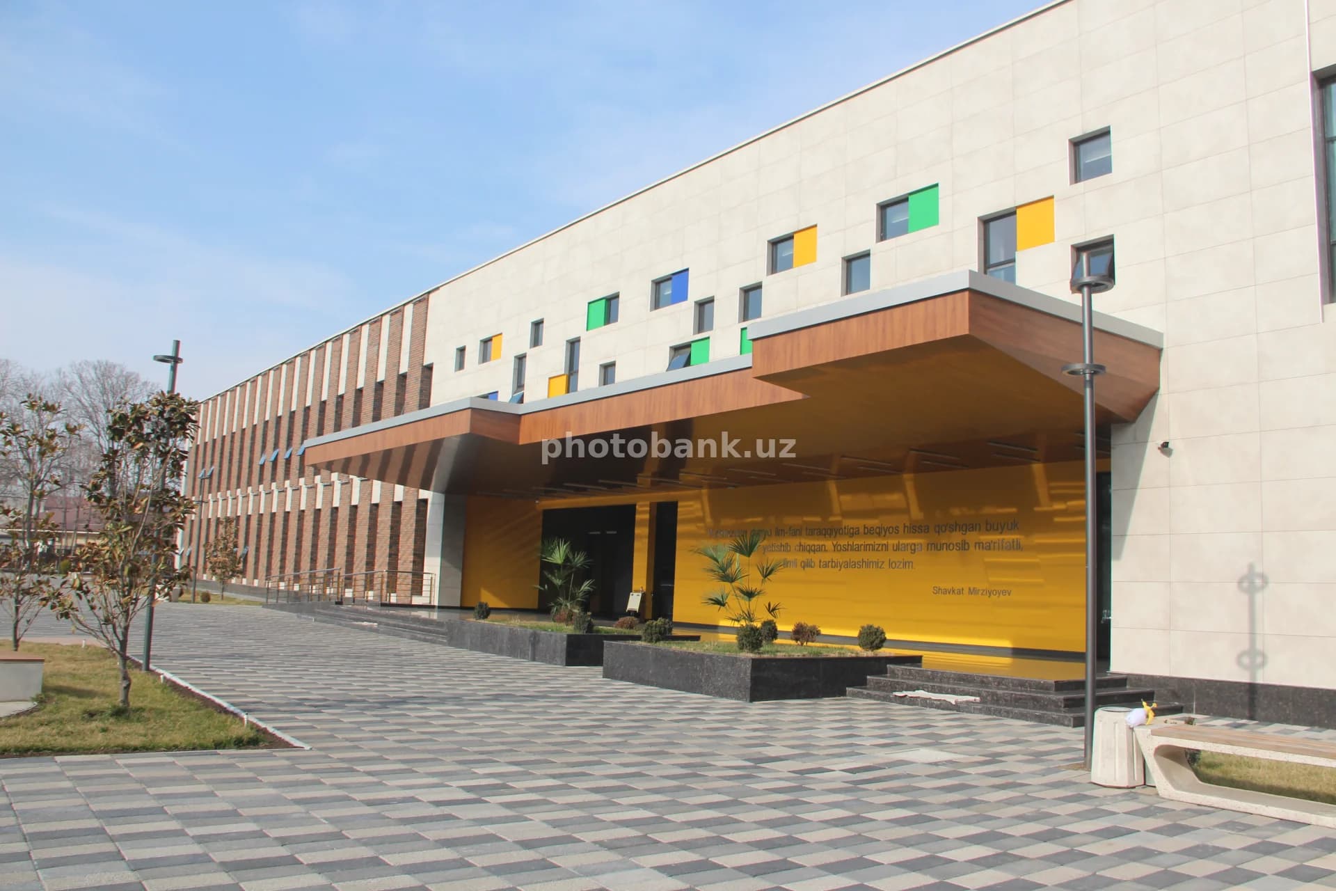 Zamonaviy o‘quv binosining tashqi ko‘rinishi