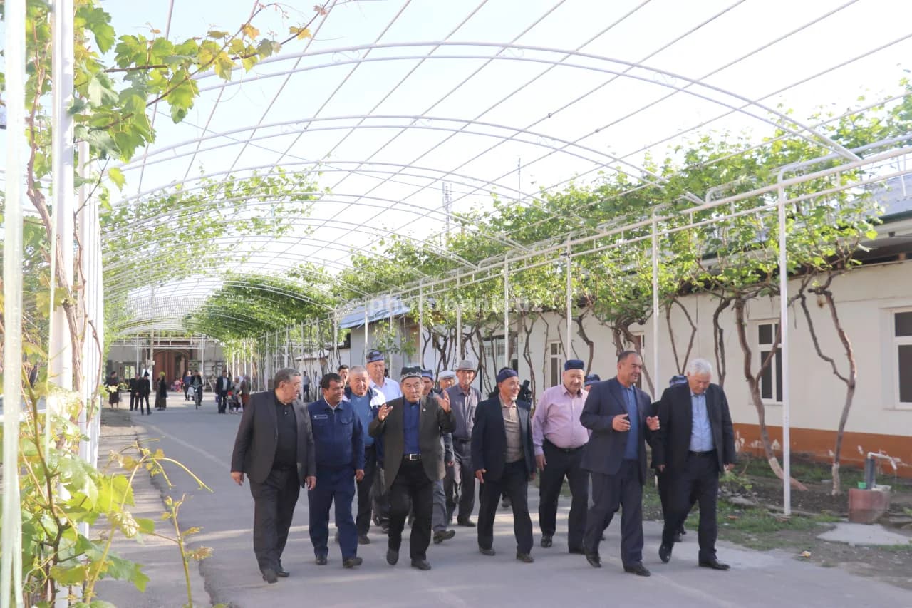 Delegatsiya qishloq uzumchilik hududiga tashrif buyurdi