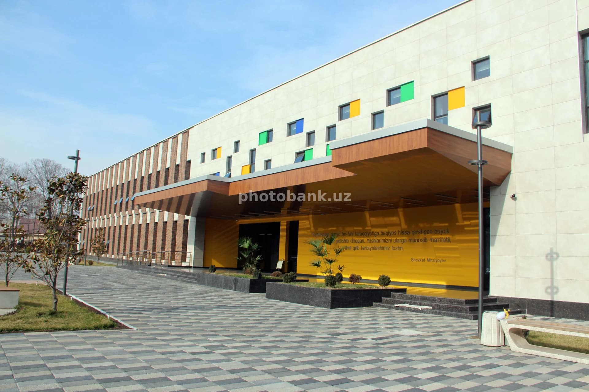 Zamonaviy o‘quv binosining tashqi ko‘rinishi