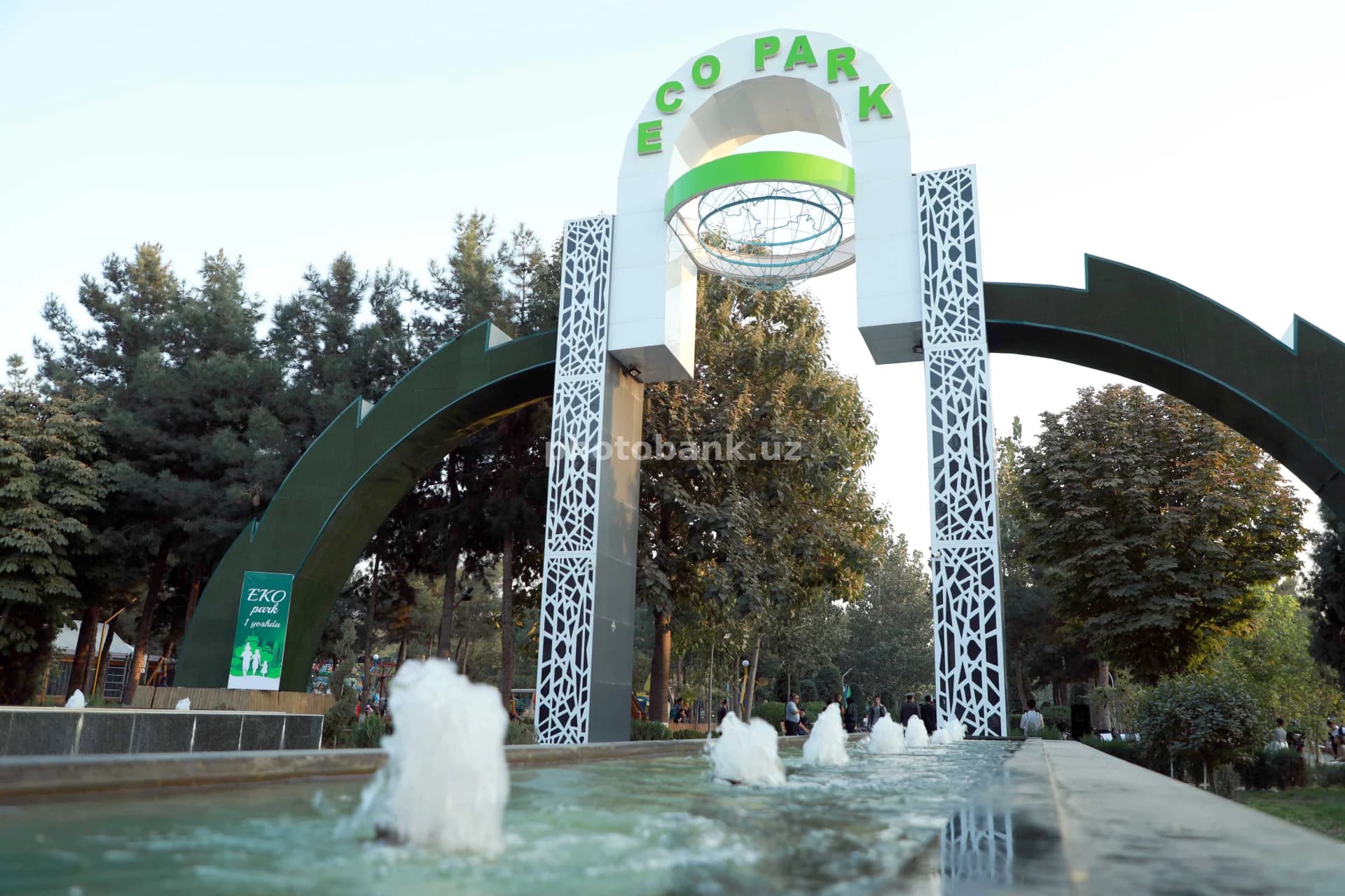 Eko-parkning kirish arkasi
