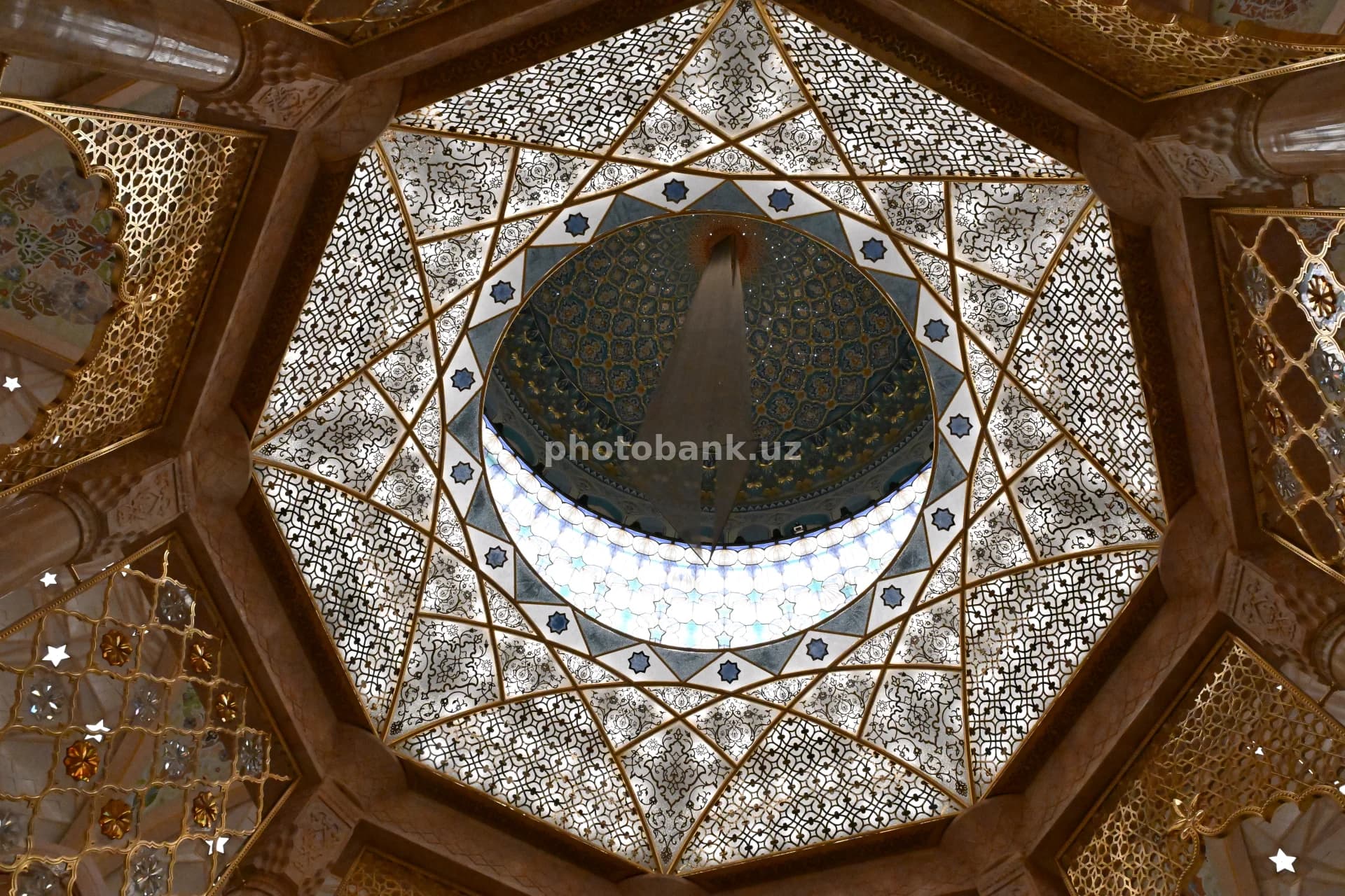 Islom Sivilizatsiyasi markazining murakkab geometrik shifti