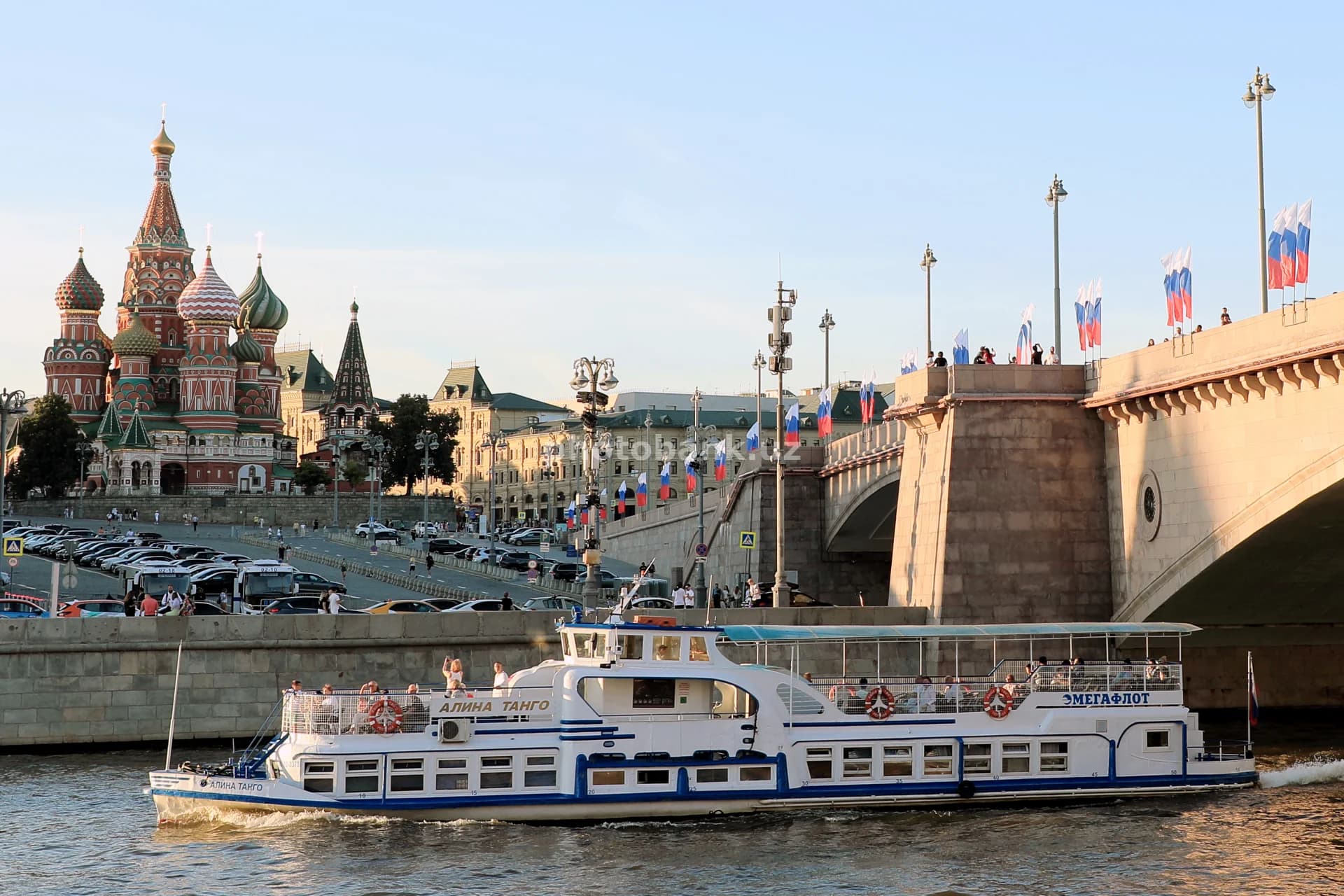 Moskva daryosida yo‘lovchi kemasi