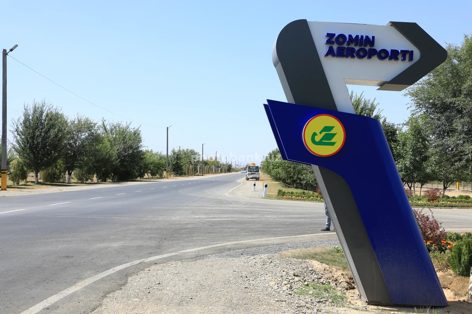 Zomin Airport road sign