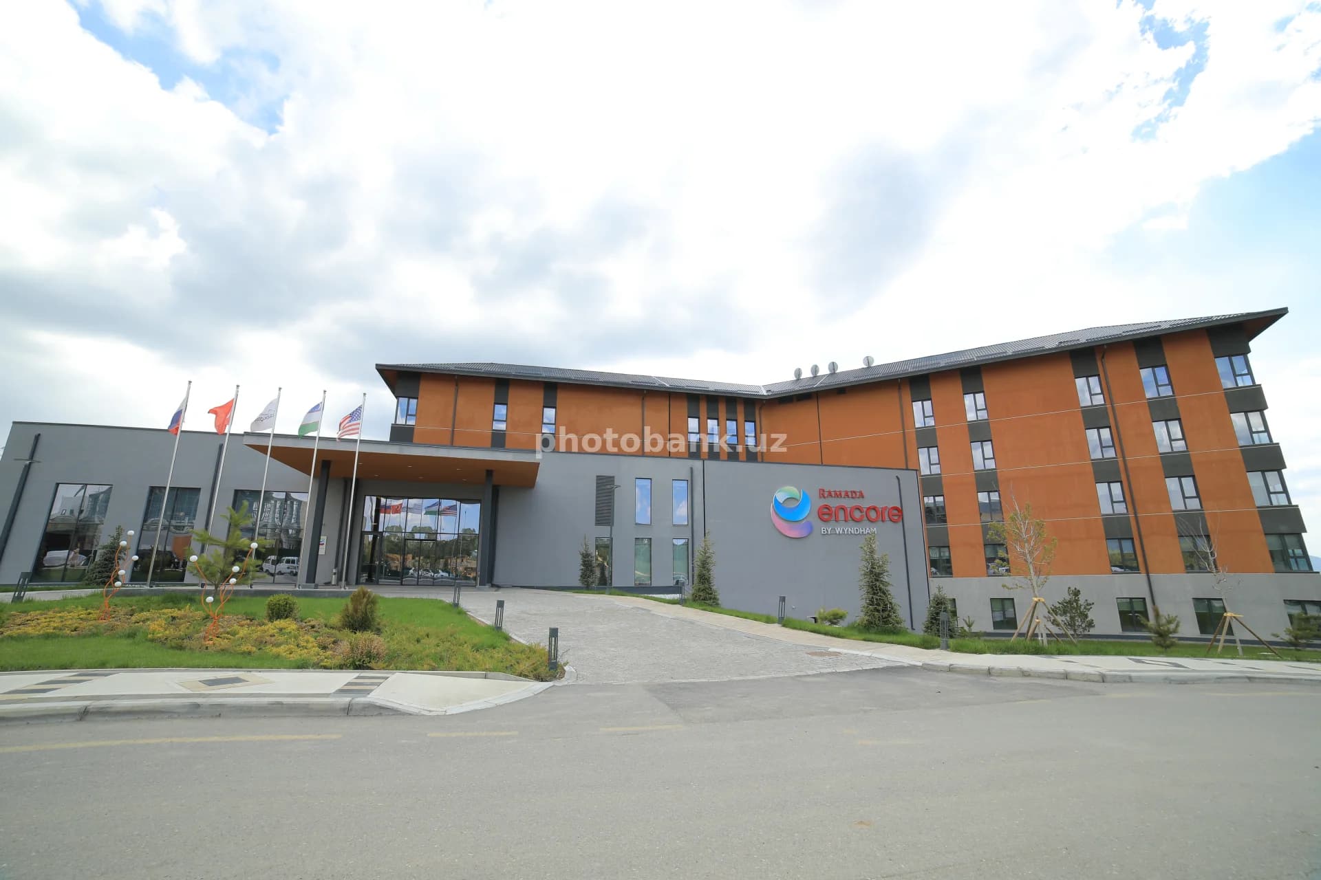 Ramada Encore mehmonxonasining tashqi ko‘rinishi