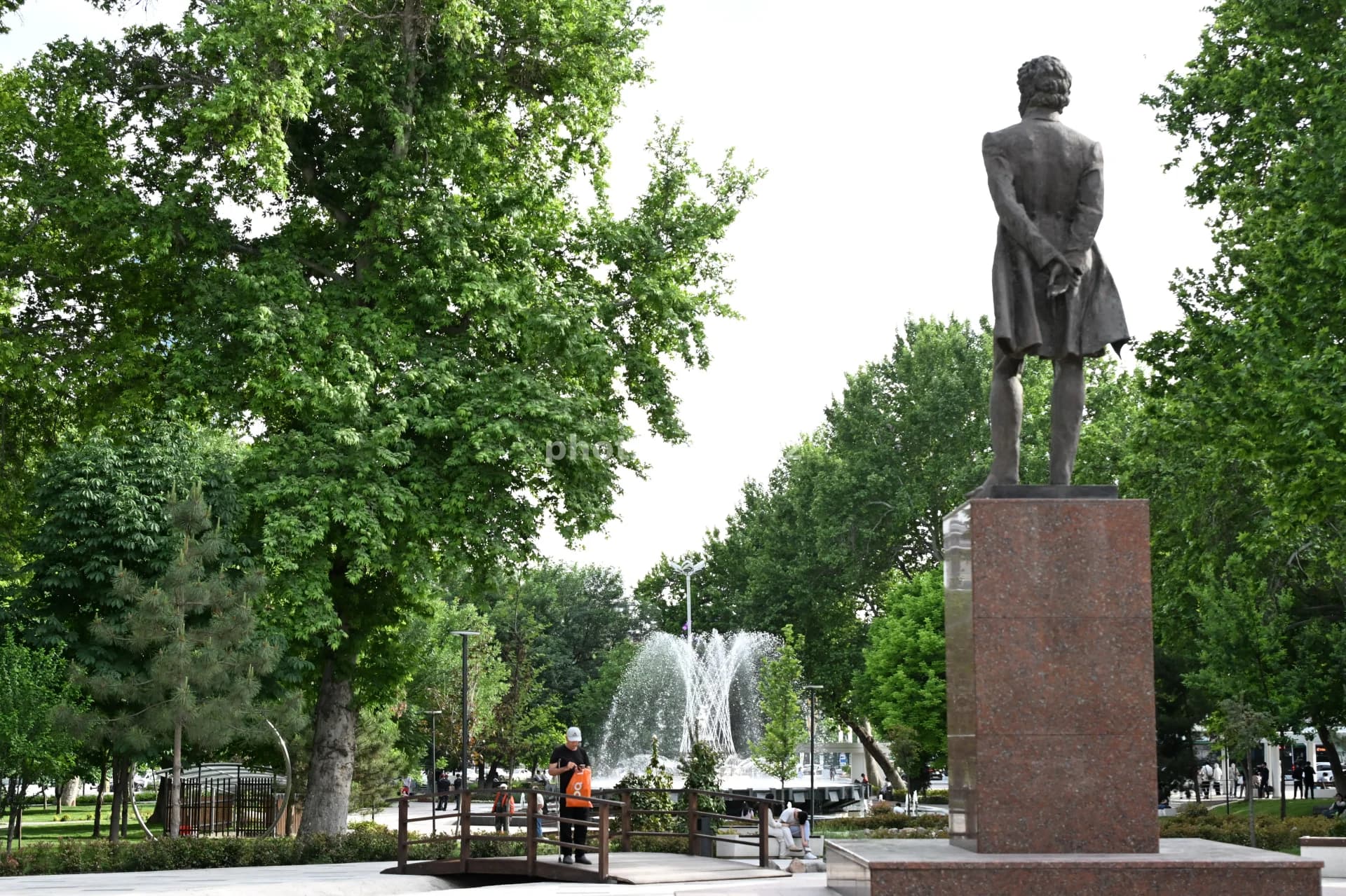 Toshkentdagi Aleksandr Pushkin haykali bog‘