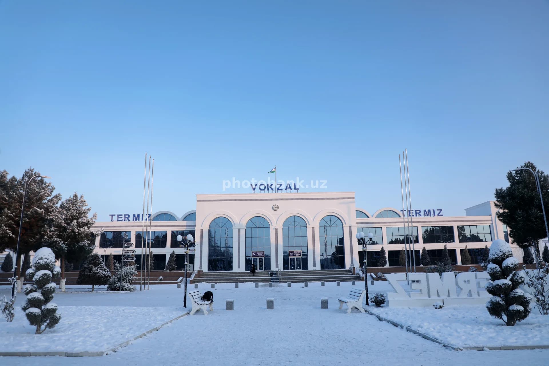 Qishda Termiz temir yo‘l vokzali