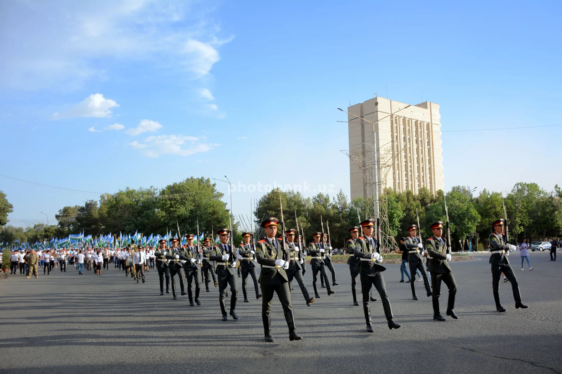 Военно-парадный марш в Ташкенте