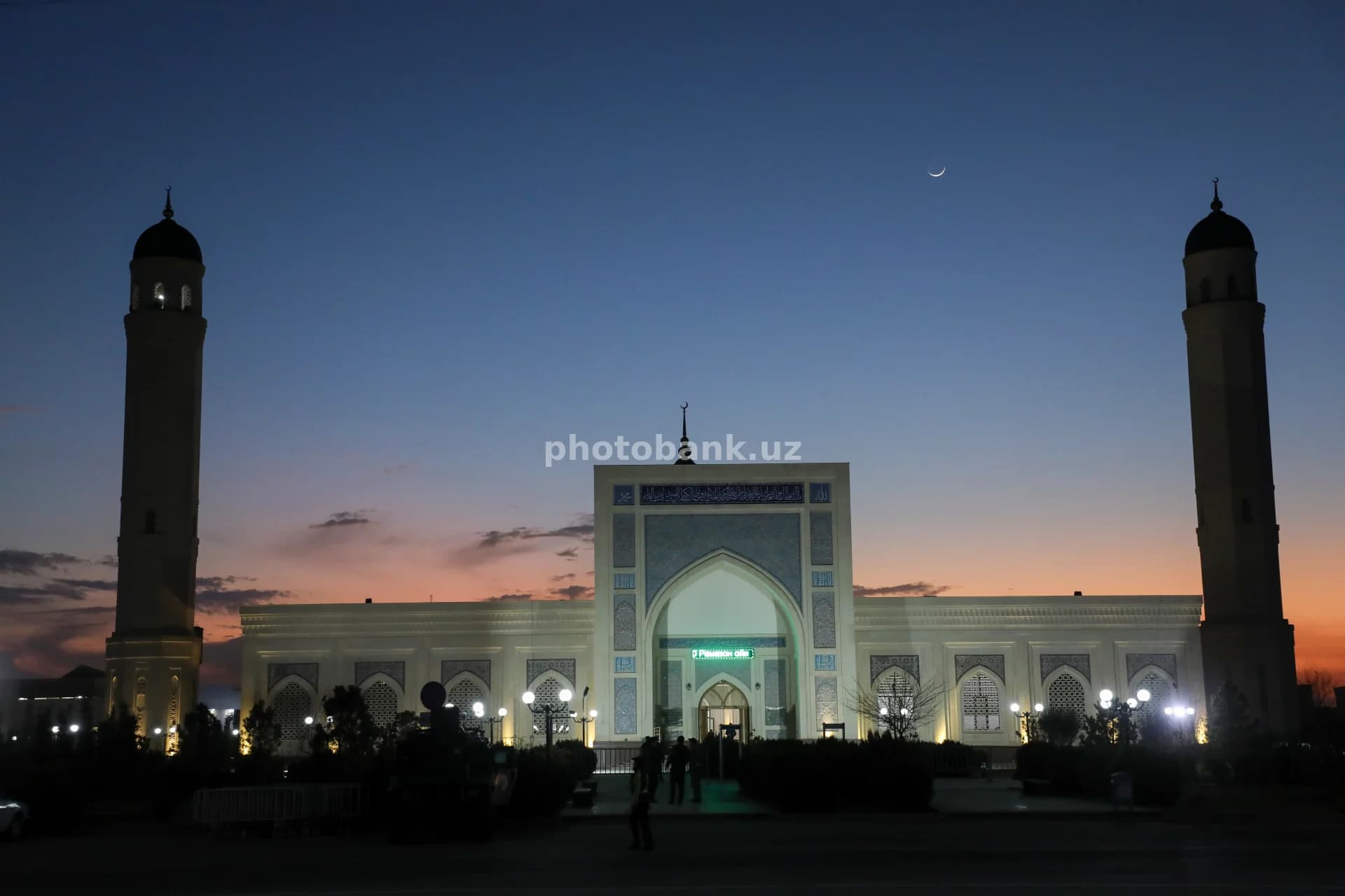 Hakim Termiziy jome masjidi minoralari