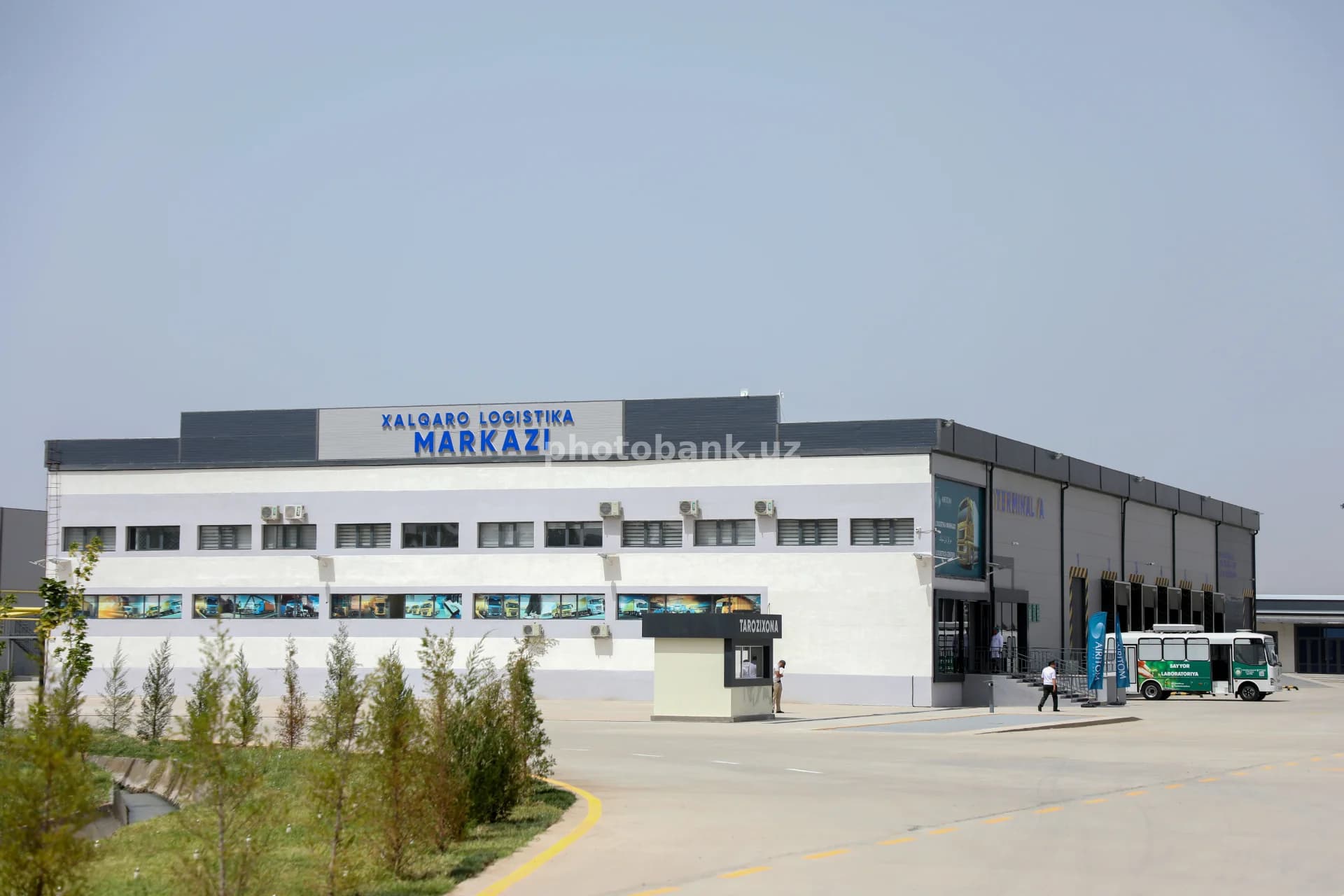 Zamonaviy logistika markazi binosining tashqi ko‘rinishi