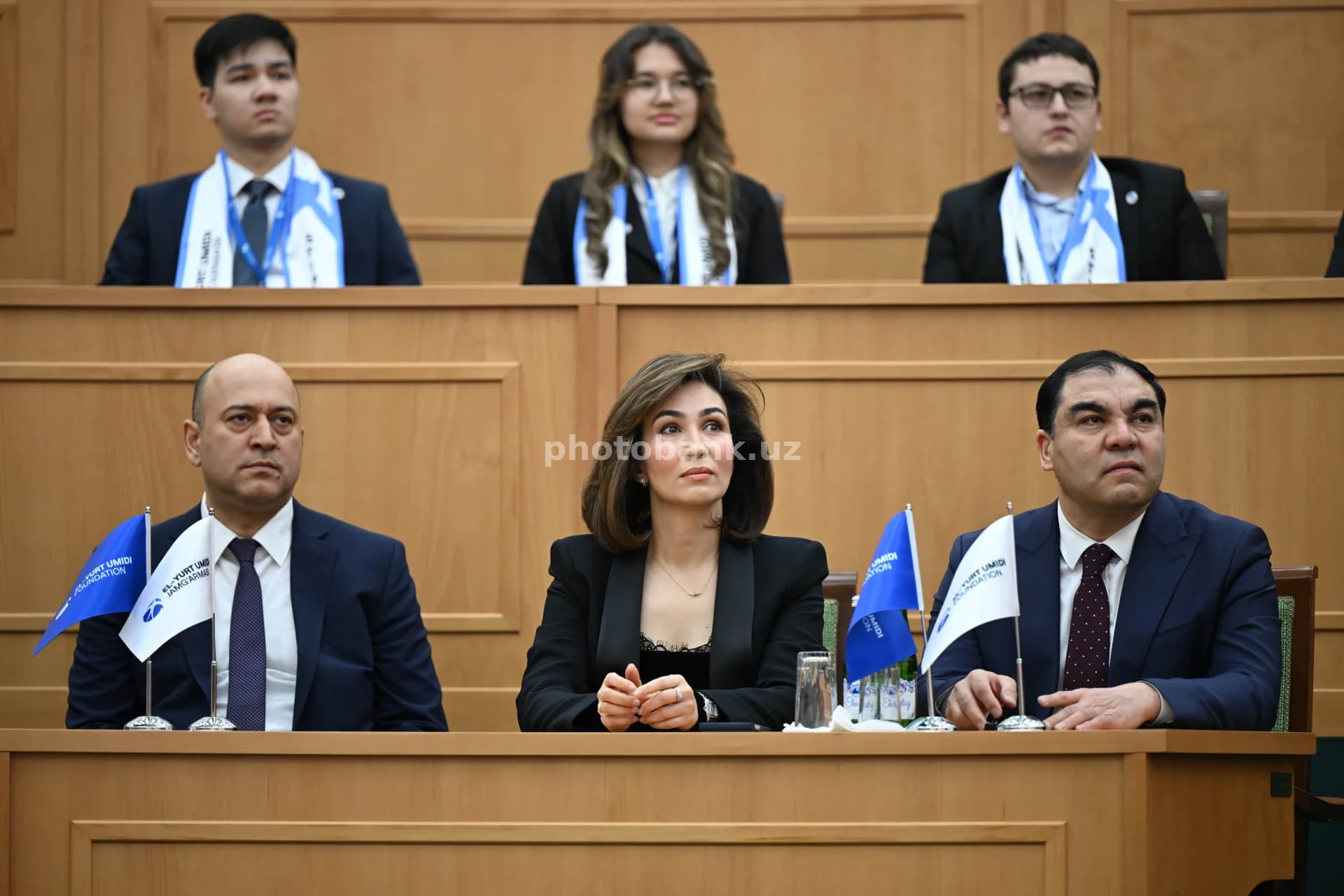 Delegatlar rasmiy yig‘ilishda ishtirok etishmoqda