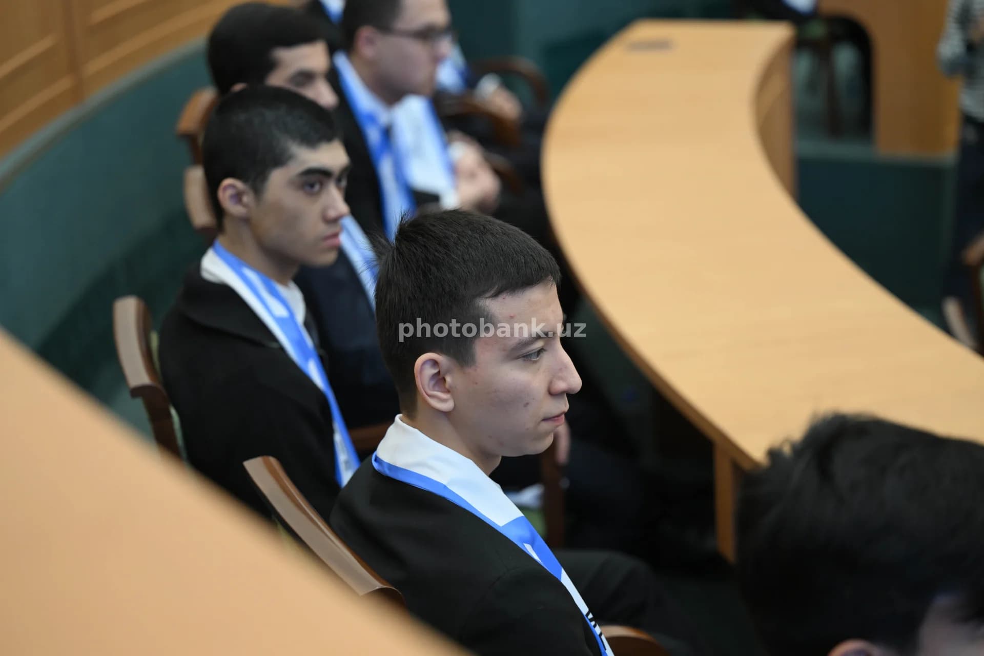 Yoshlar rasmiy yig‘ilishda ishtirok etishmoqda
