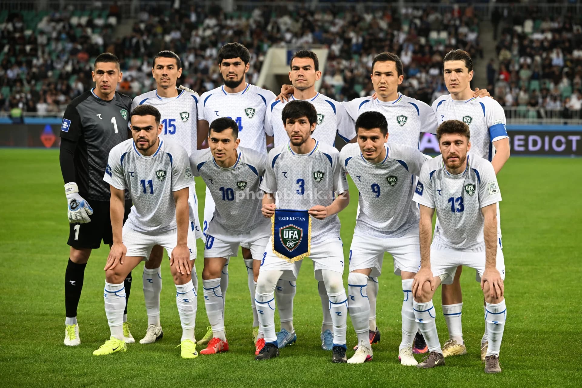 Oʻzbekiston futbol terma jamoasi suratga tushmoqda