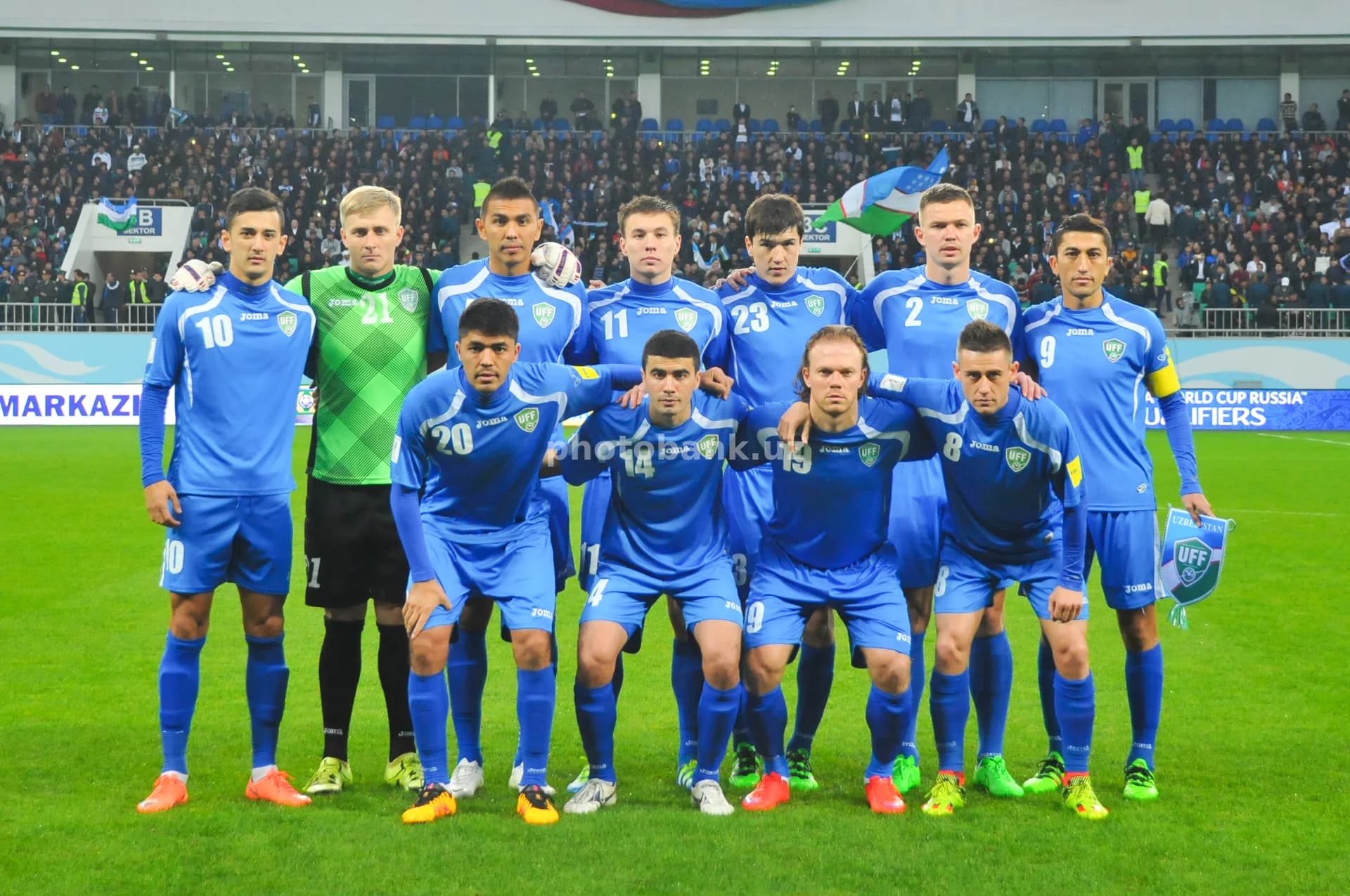 Oʻzbekiston futbol jamoasi birgalikda suratga tushmoqda