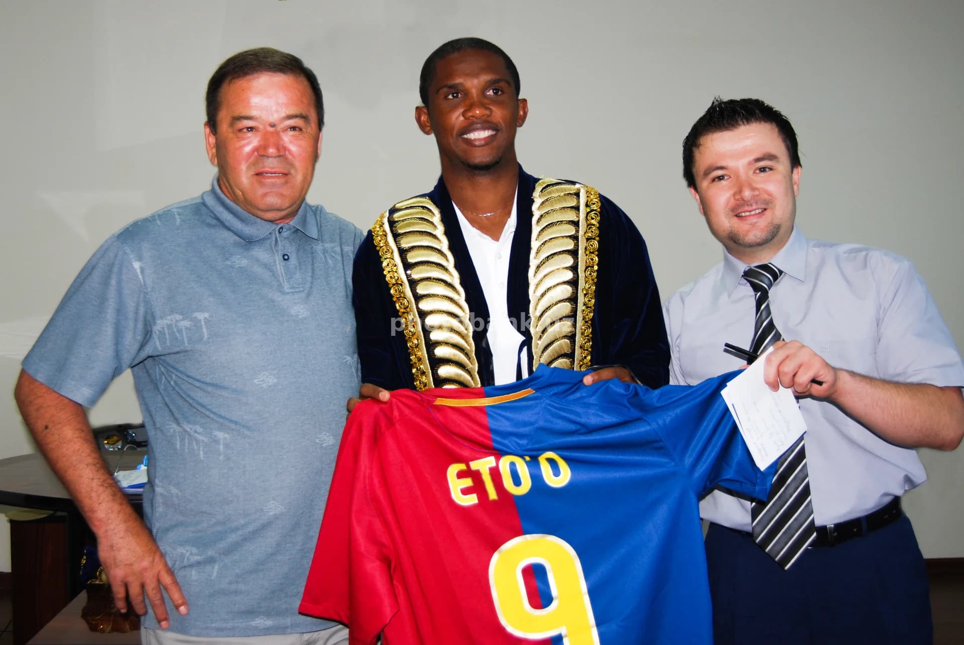 Samuel Eto'o receives traditional robe