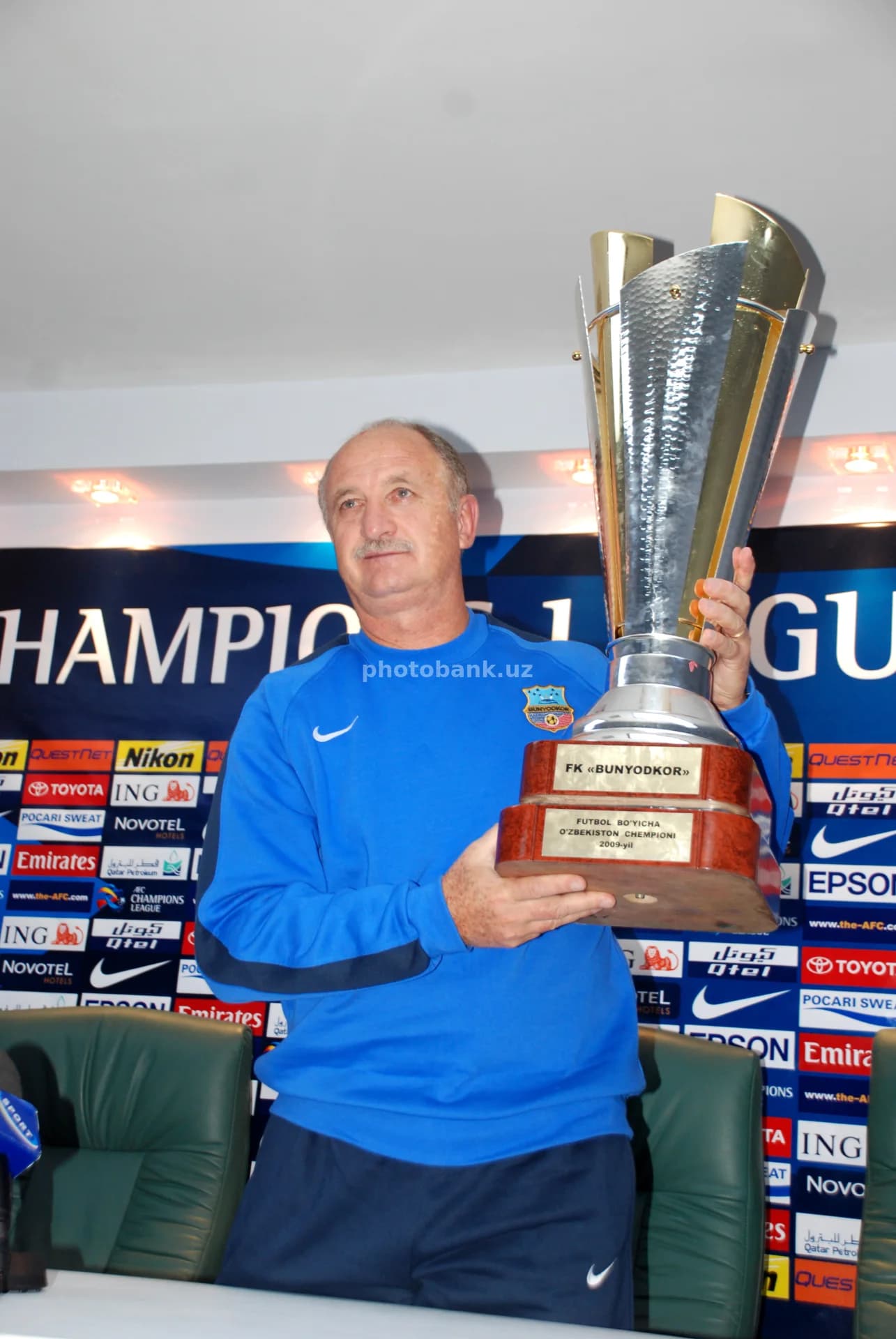 Murabbiy futbol chempionati kubogini ushlab turibdi