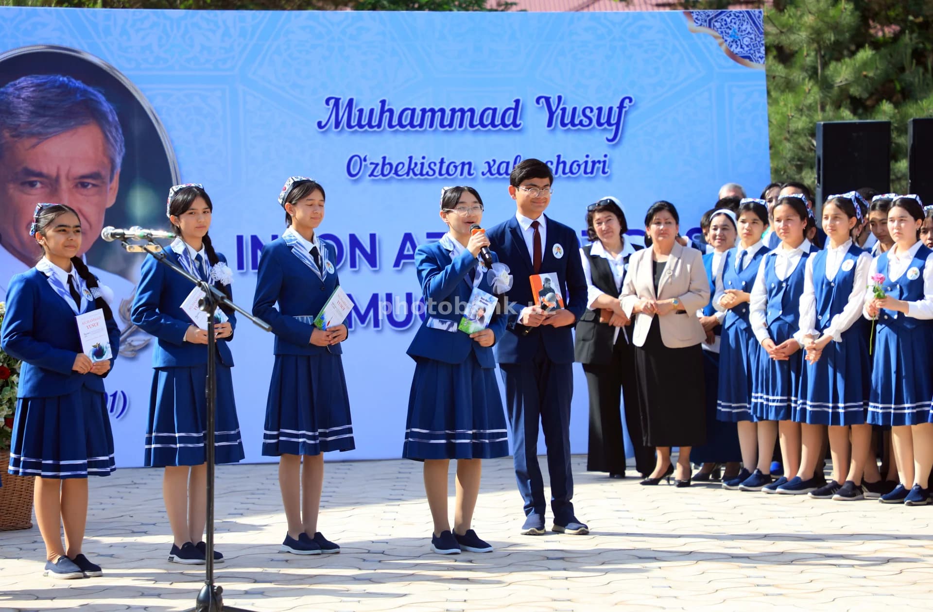 Talabalar adabiy xotira tadbirida chiqish qilishadi