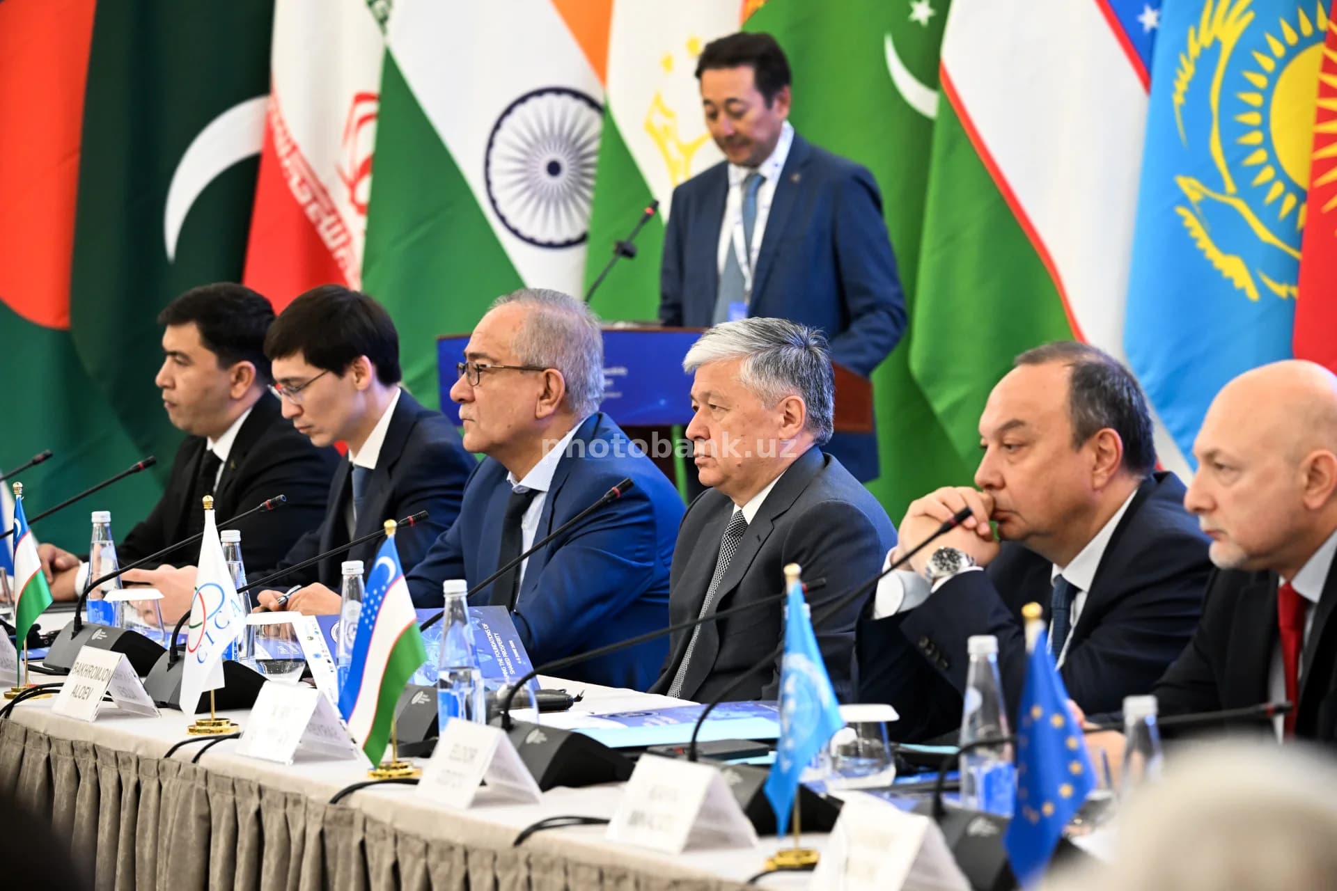 Delegatlar xalqaro diplomatik sammitda ishtirok etadilar