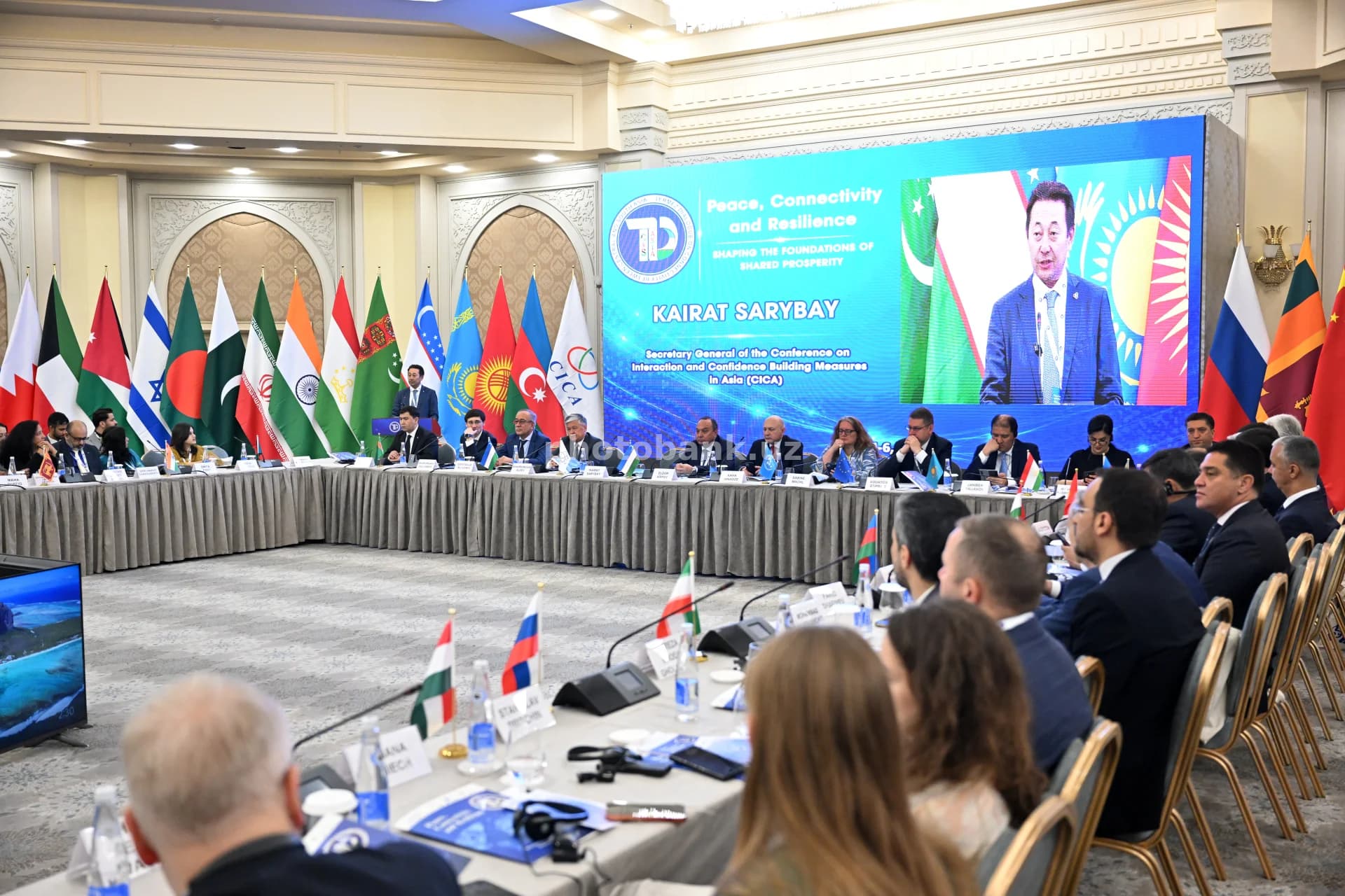 Delegatlar xalqaro diplomatik sammitda ishtirok etadilar