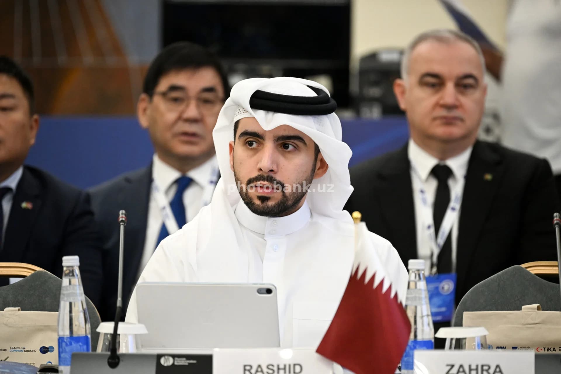 Xalqaro konferensiya sessiyasida qatnashayotgan delegat