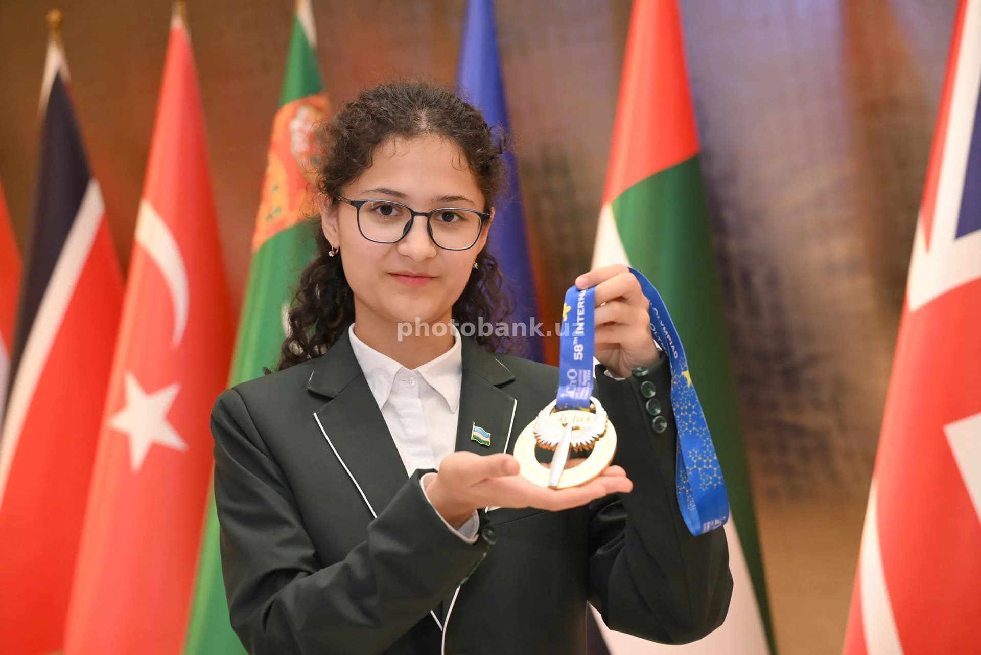 Student displays her chemistry medal