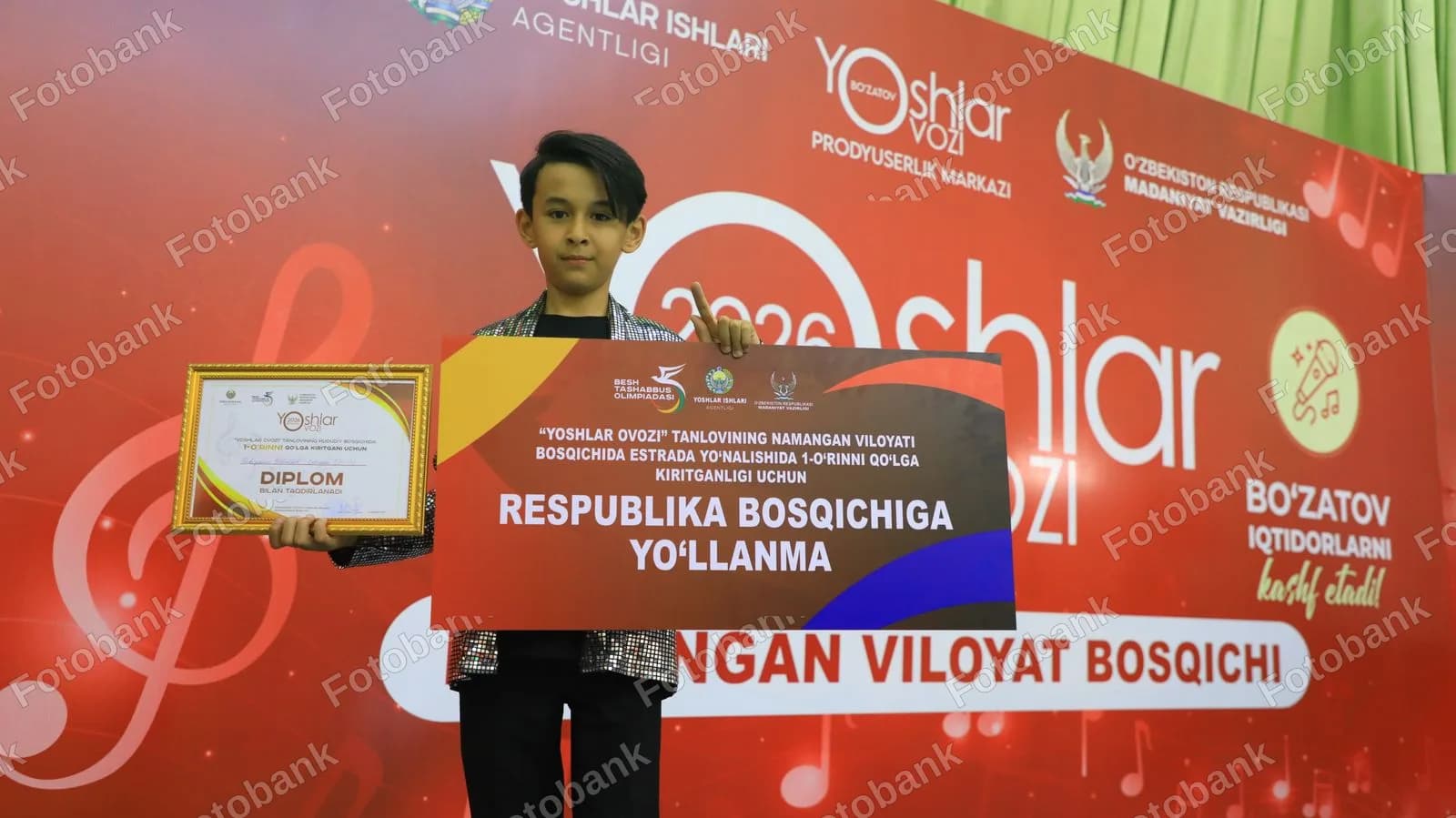 Yosh bola qoʻshiqchilik mukofotini oladi
