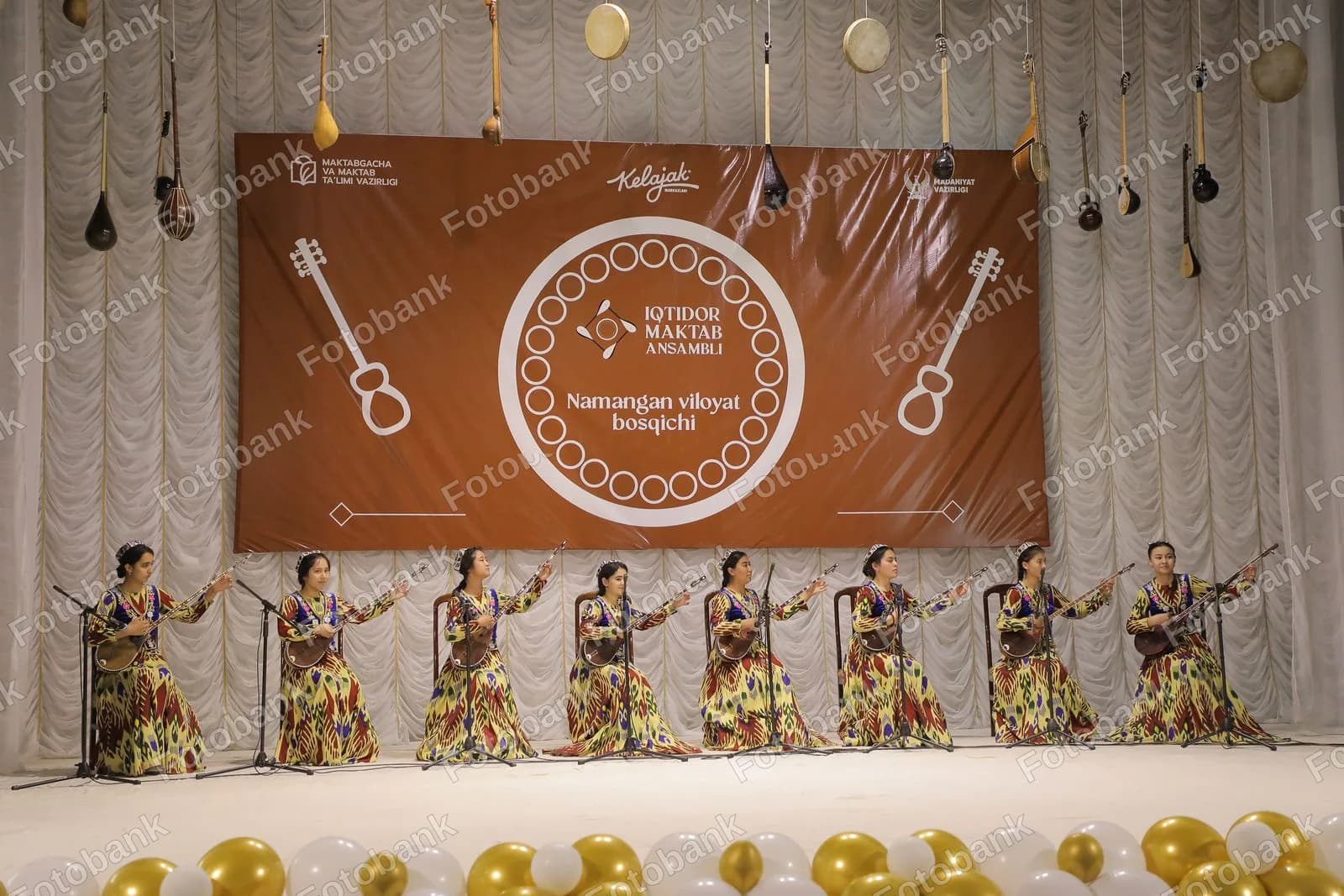 Anʼanaviy musiqani ijro etuvchi yosh sozandalar