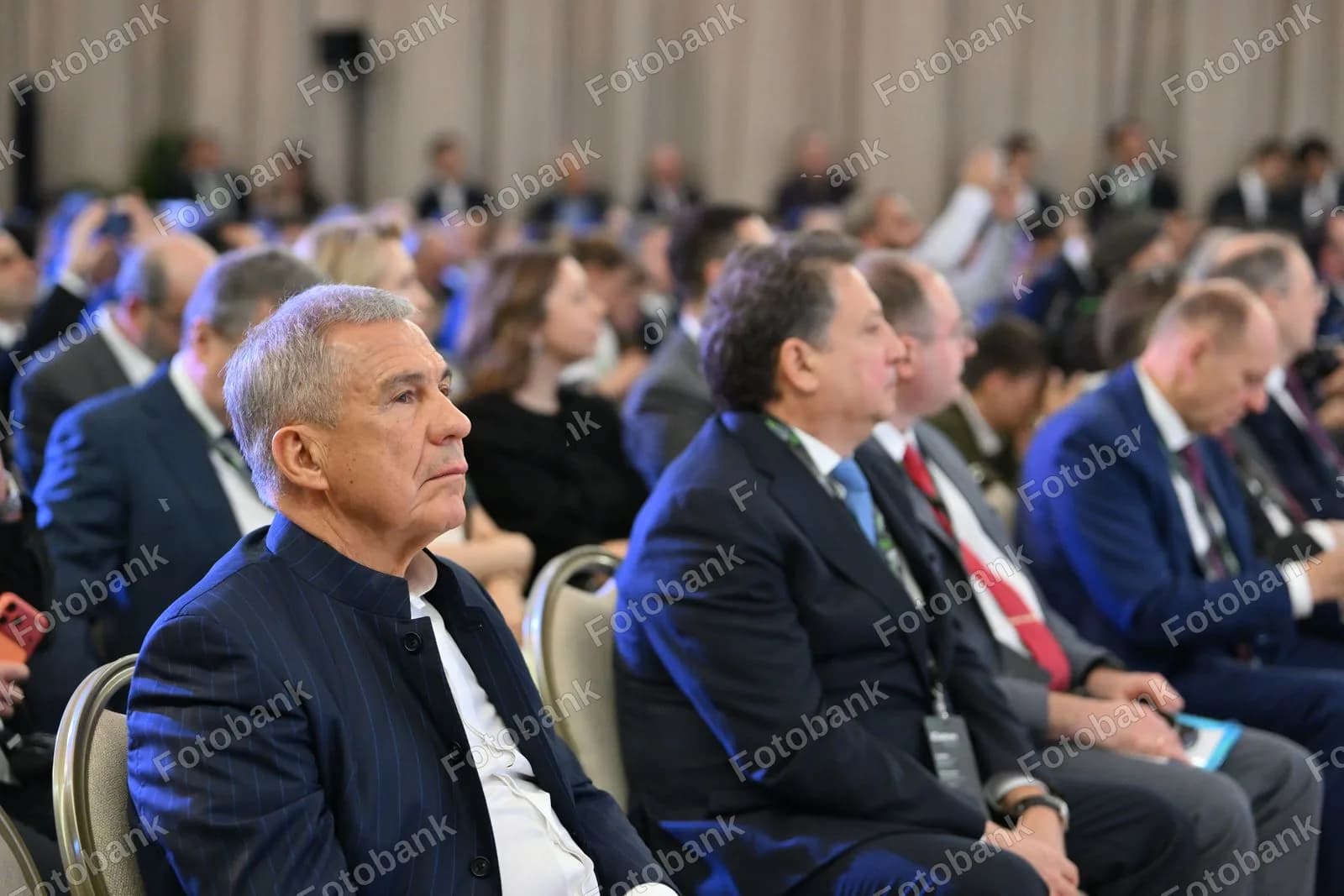 delegatlar rasmiy konferensiyada ishtirok etishmoqda