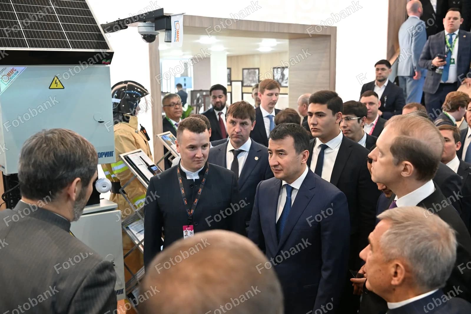 Delegates inspect modern technical equipment