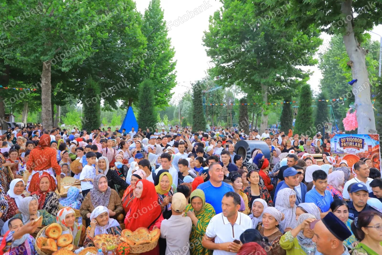 Oziq-ovqat festivalida olomon yigʻiladi