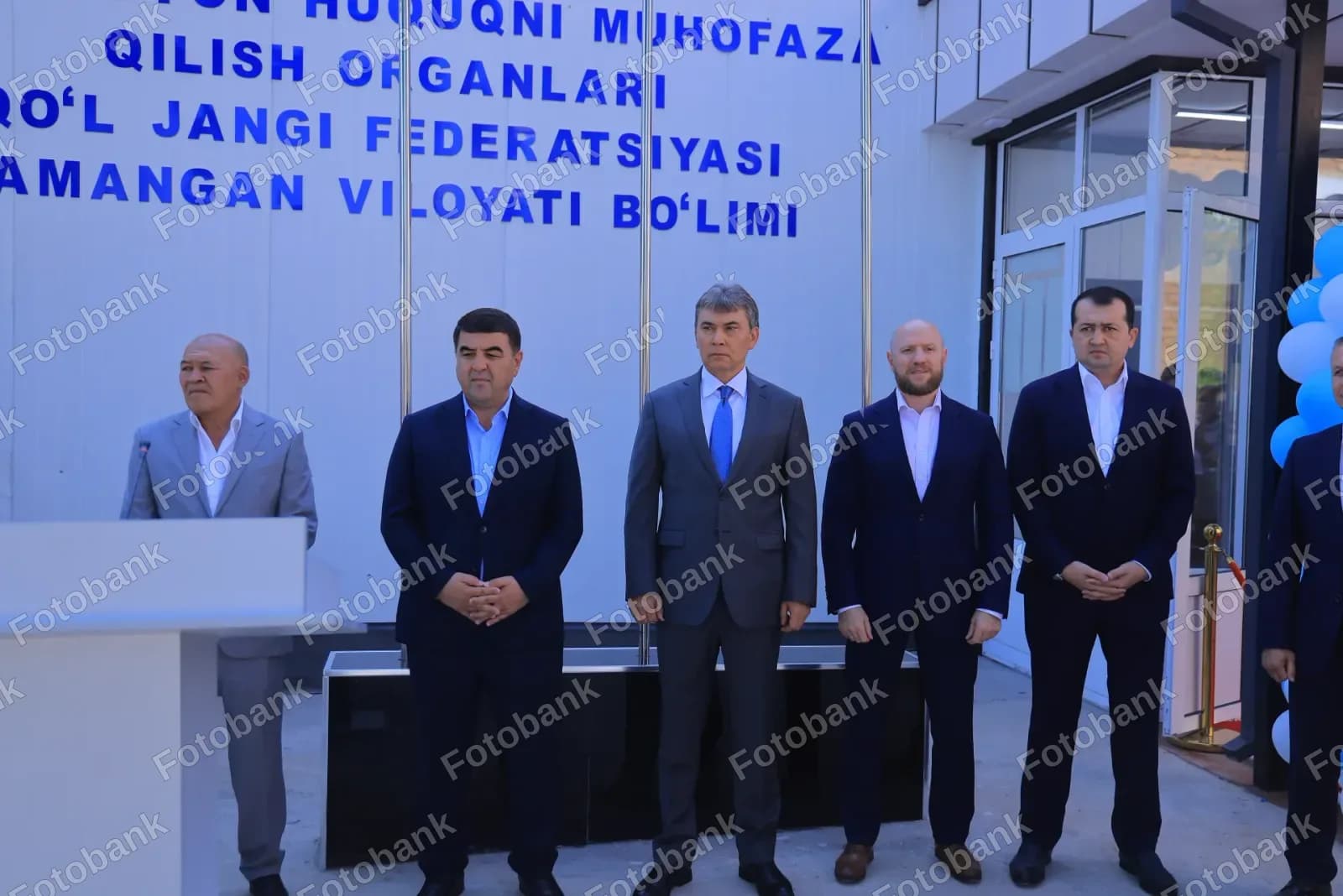 Rasmiylar bino ochilishida ishtirok etishmoqda Qo'l jangi