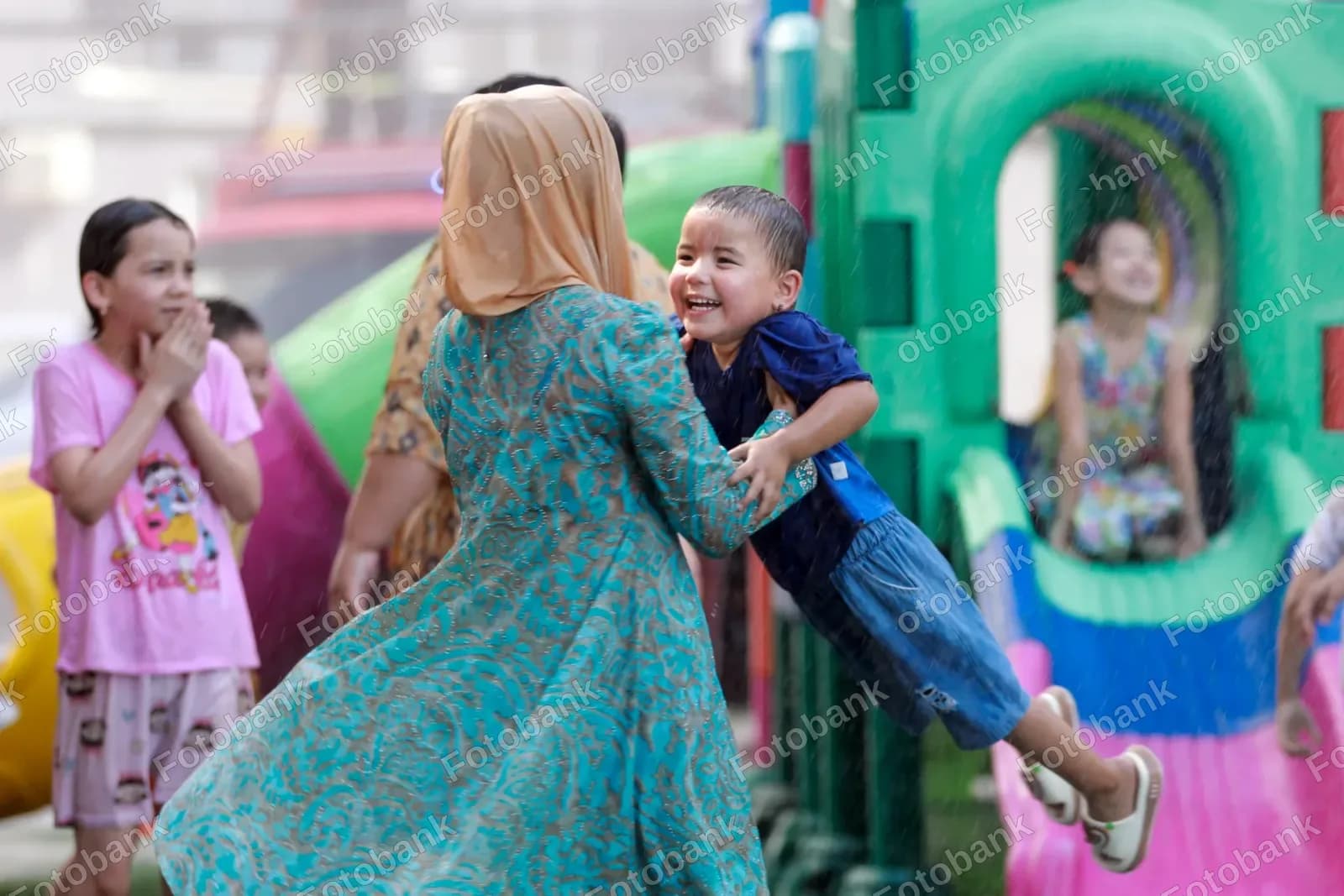 Bolajonlar uchun suv shousi