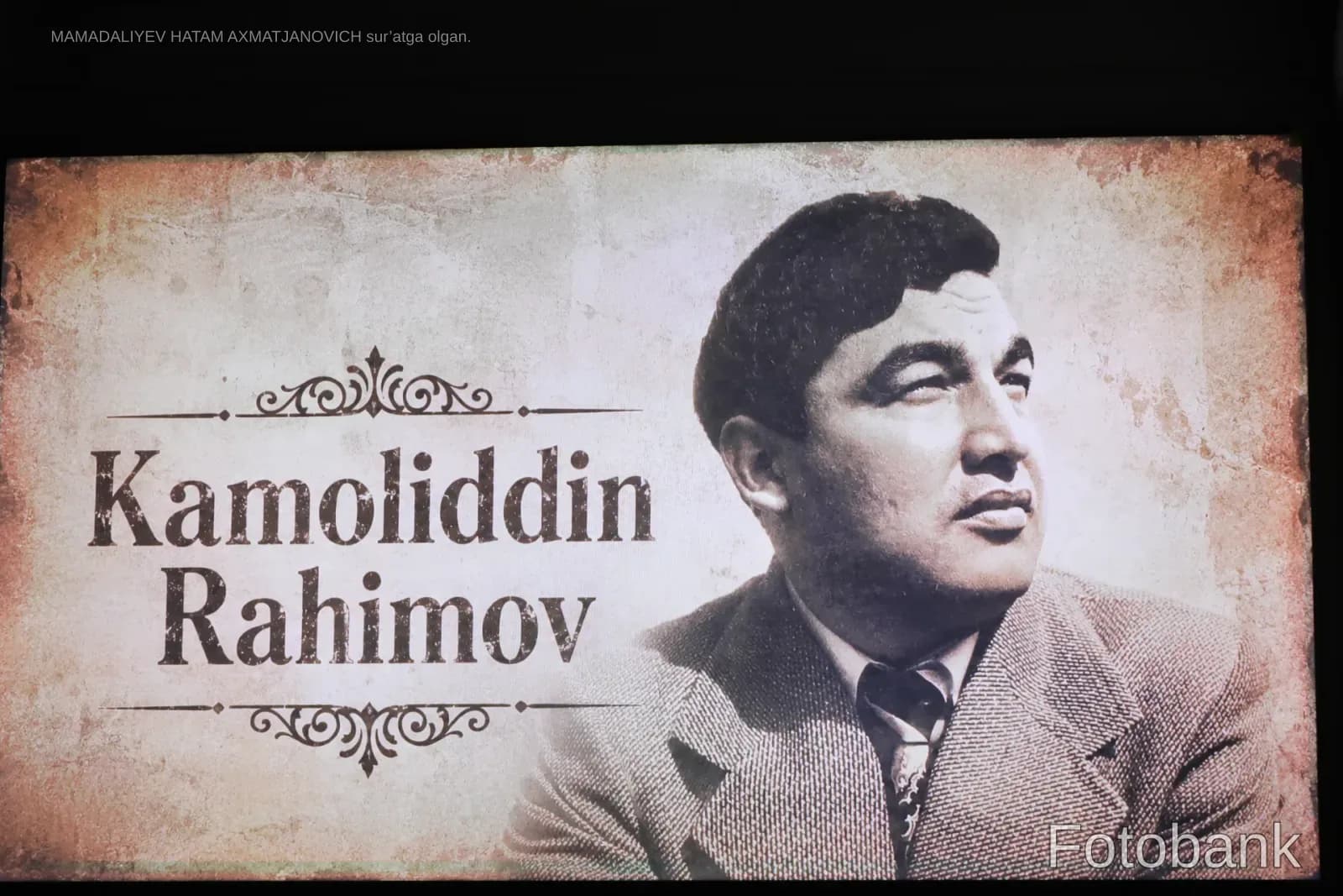 Erkak kishining vintaj portreti namoyish etilmoqda