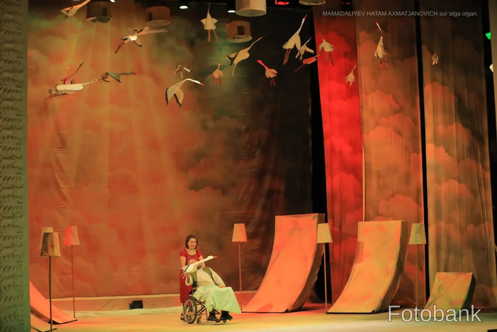 Teatrlashtirilgan spektaklni yopiq joyda sahnalashtiruvchilar
