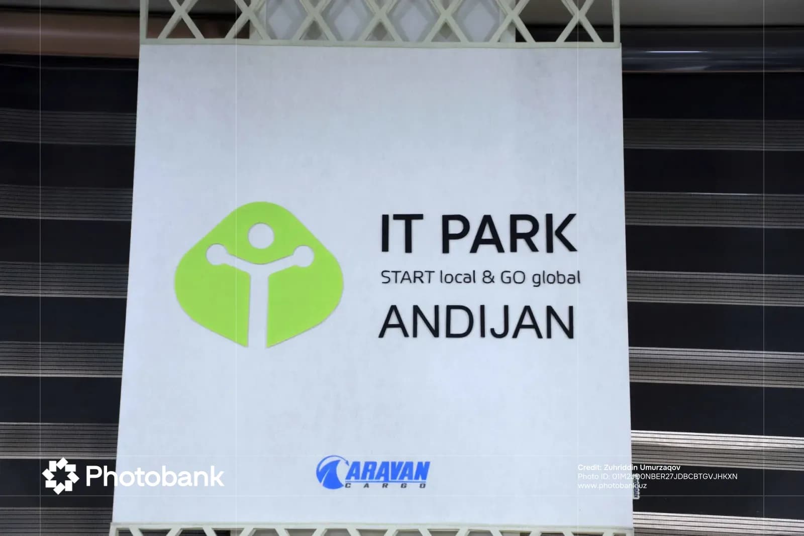 IT Park Andijan вывеска с логотипом и текстом
