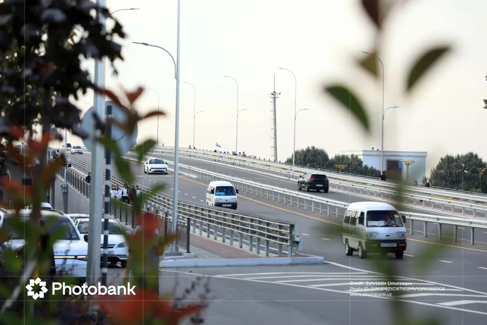 Vehicles traveling on an elevated urban roadway