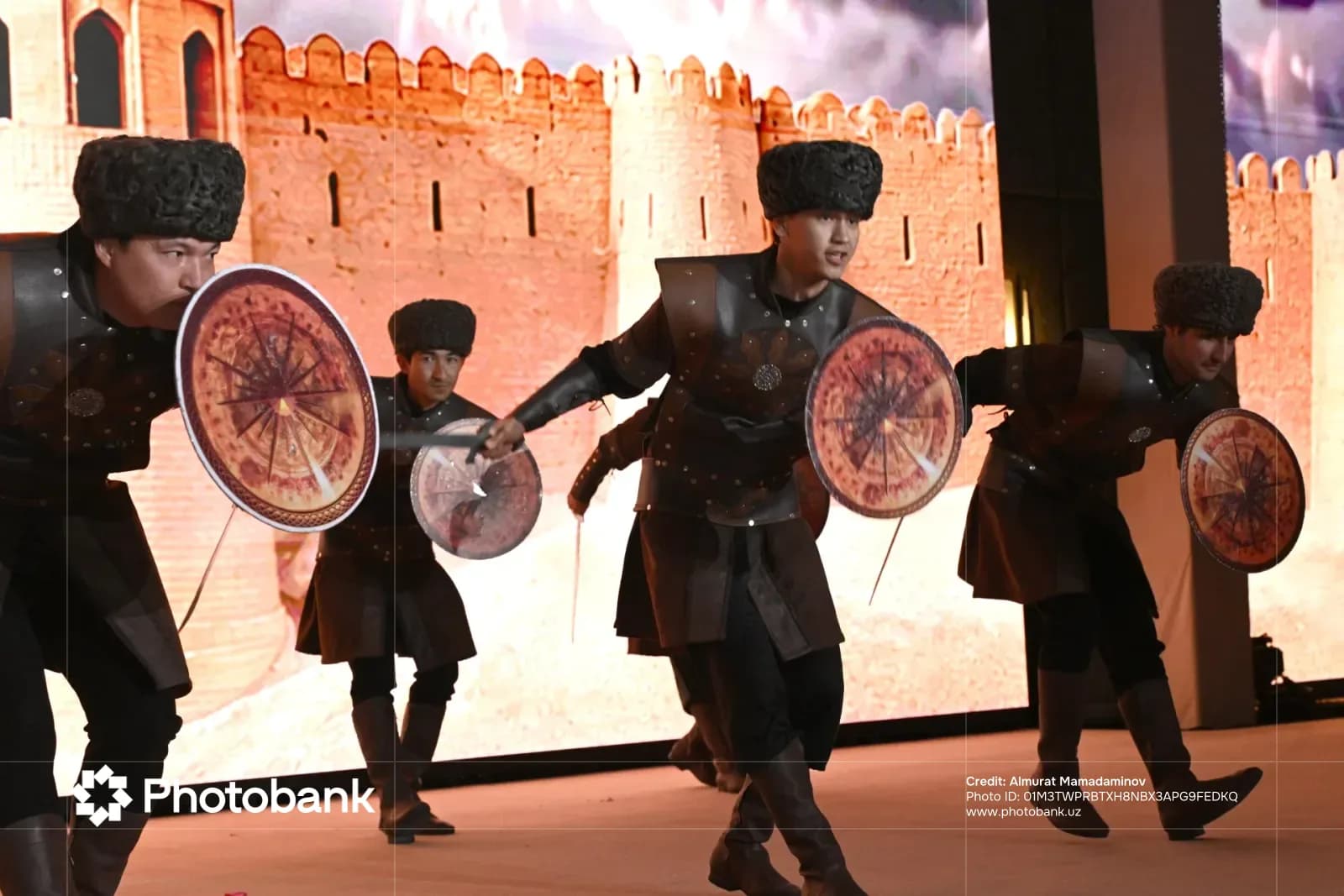 Xayr, Samarqand! Assalom, Abu Dabi!