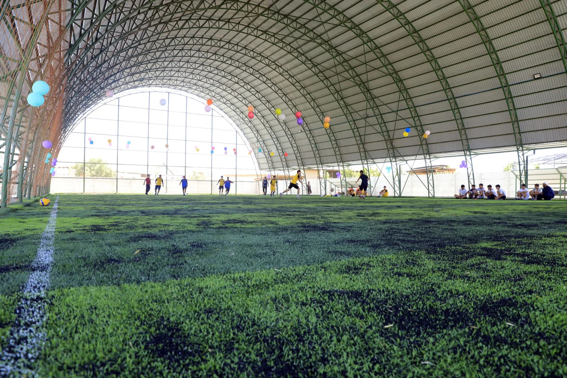Mustahkam mahallasida zamonaviy mini stadion barpo etildi