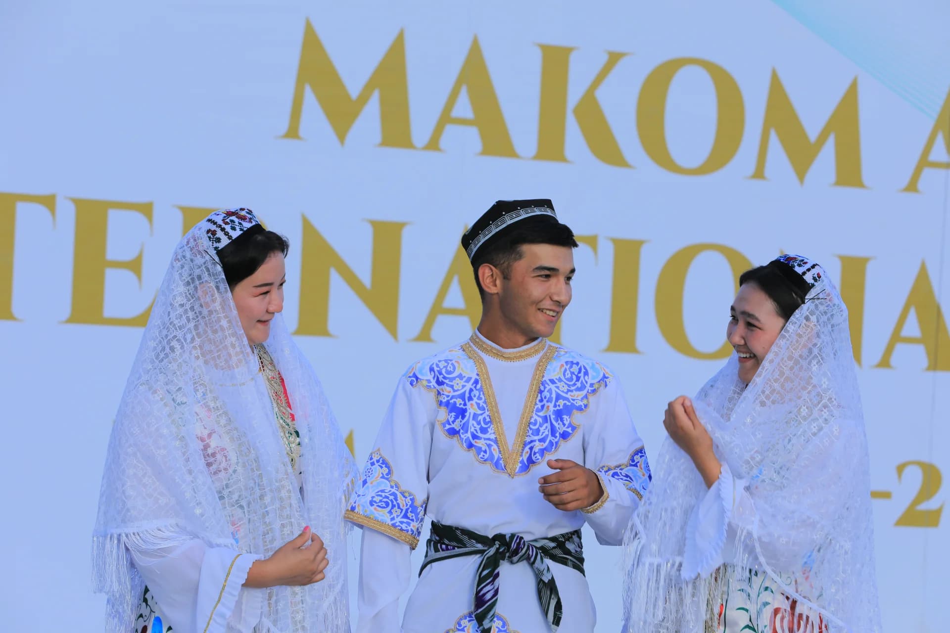 Люди в традиционной одежде