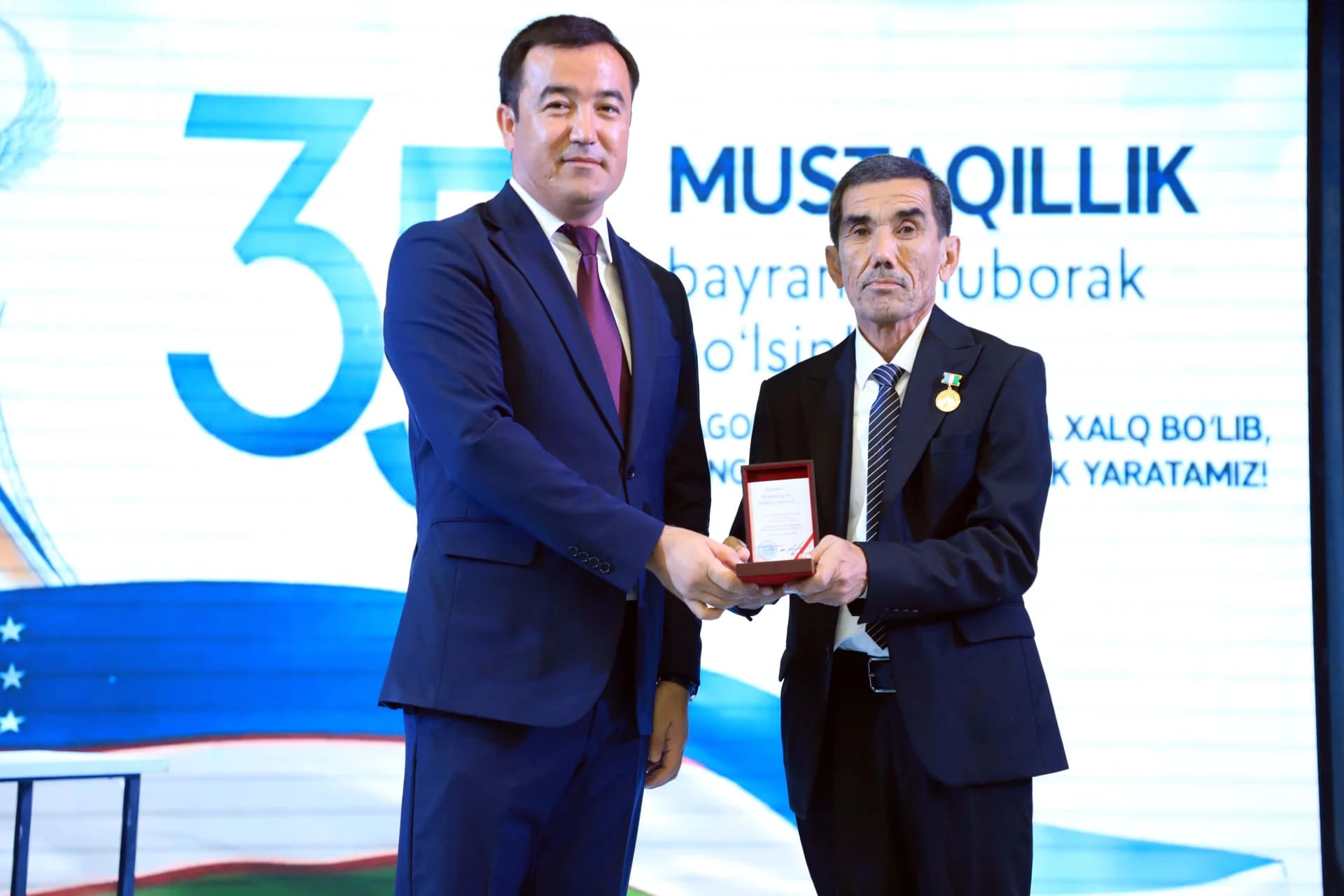 Madaniyat xodimlariga “O‘zbekiston Respublikasi mustaqilligining 35 yilligi” esdalik nishoni topshirildi