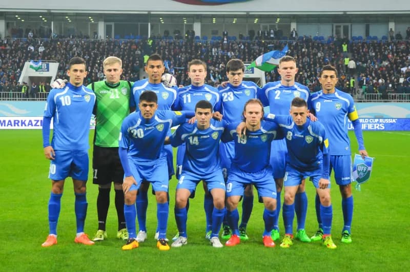 Uzbekistan football team posing together